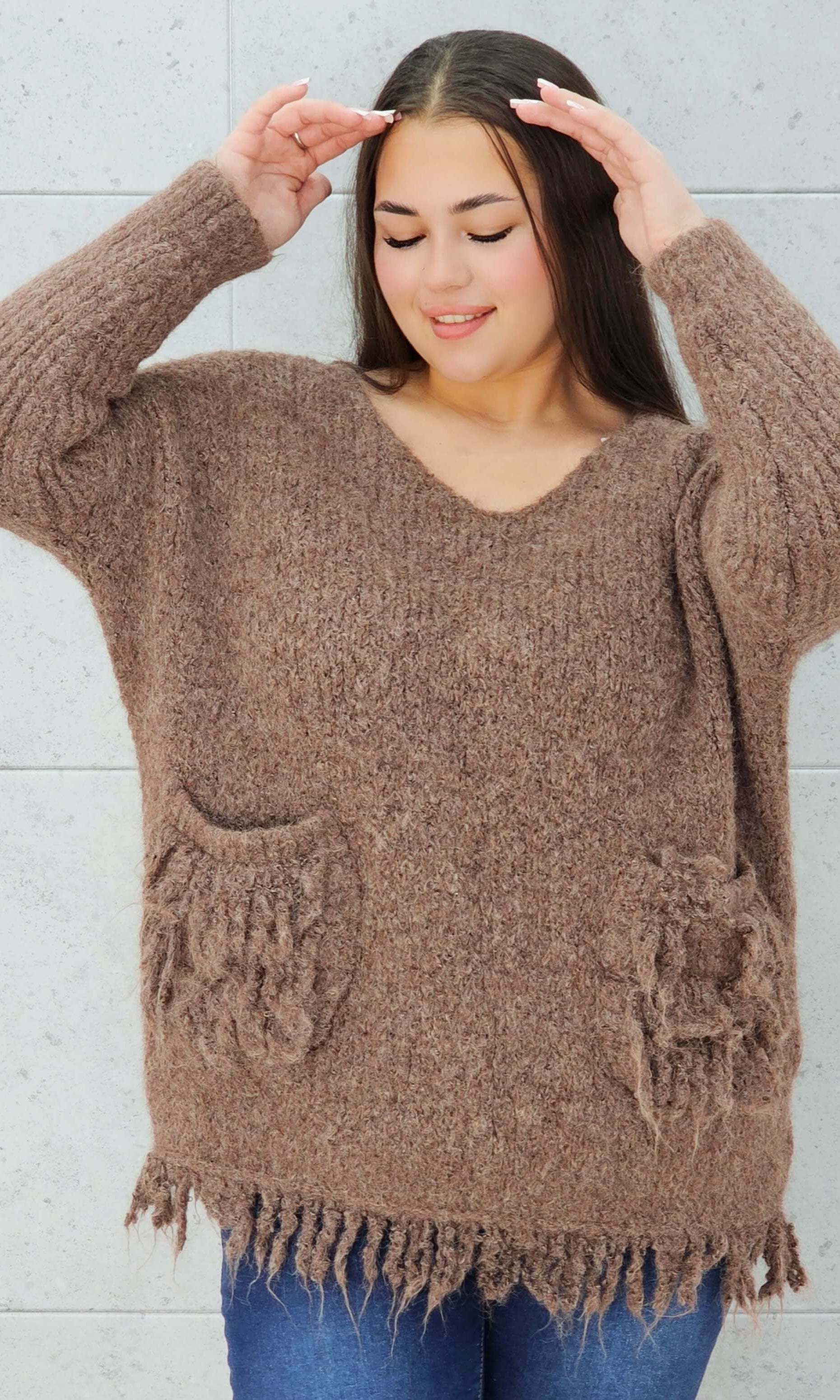 Sweter z frędzlami i kieszeniami Stylowa XL