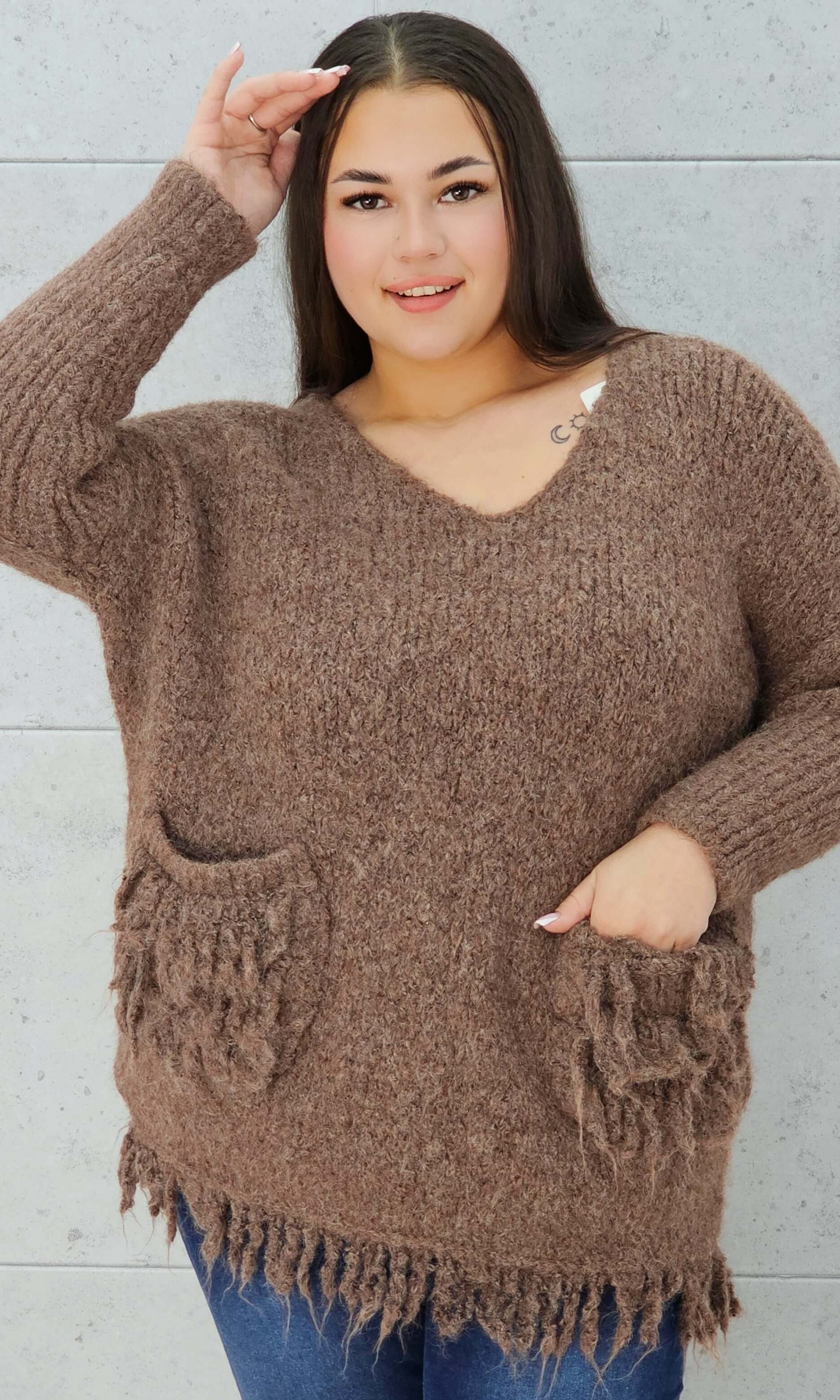 Sweter z frędzlami i kieszeniami Stylowa XL