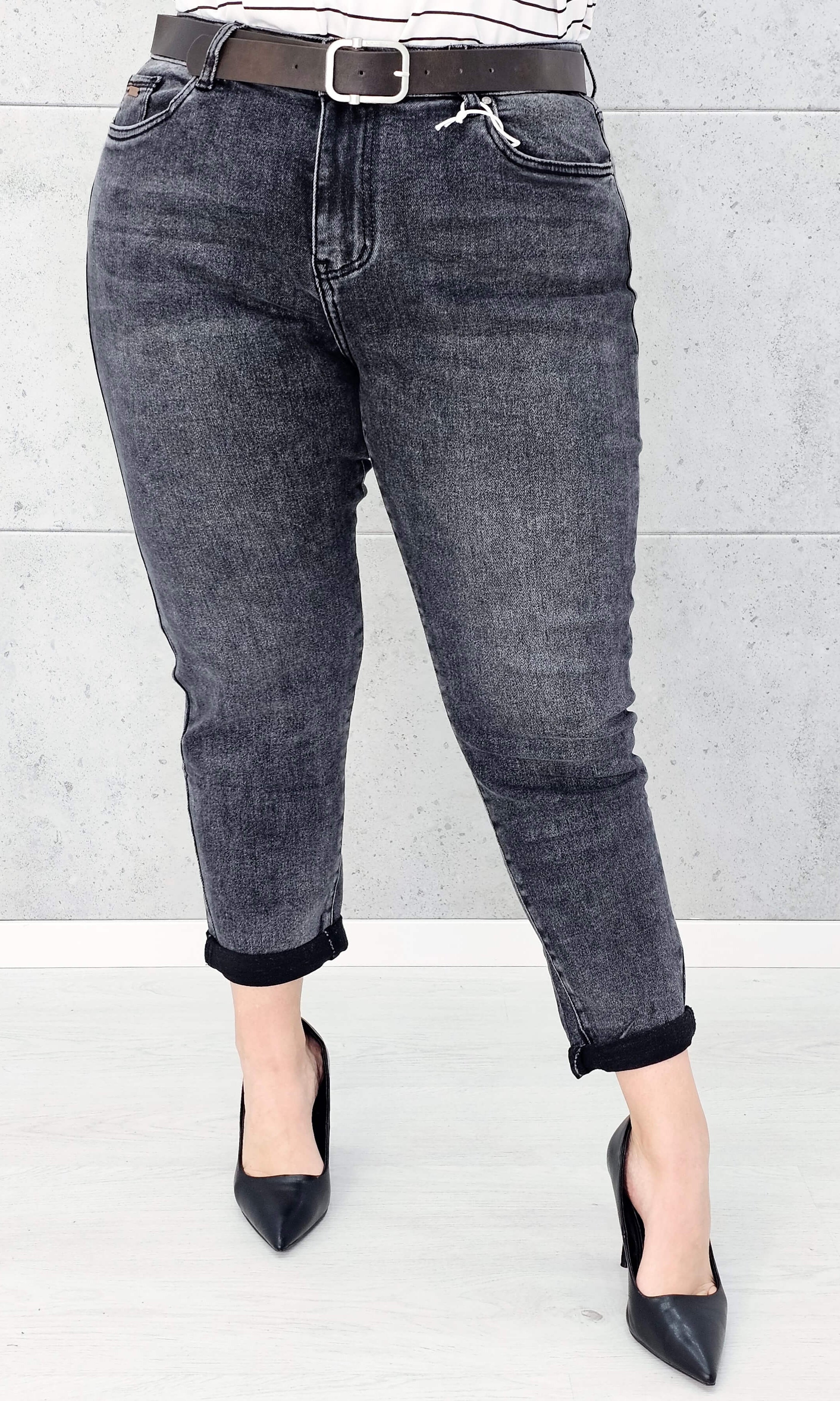Spodnie jeansowe StylowaXL – nowoczesny fason i perfekcyjne dopasowanie w modzie plus size. M.Sara Stylowa XL