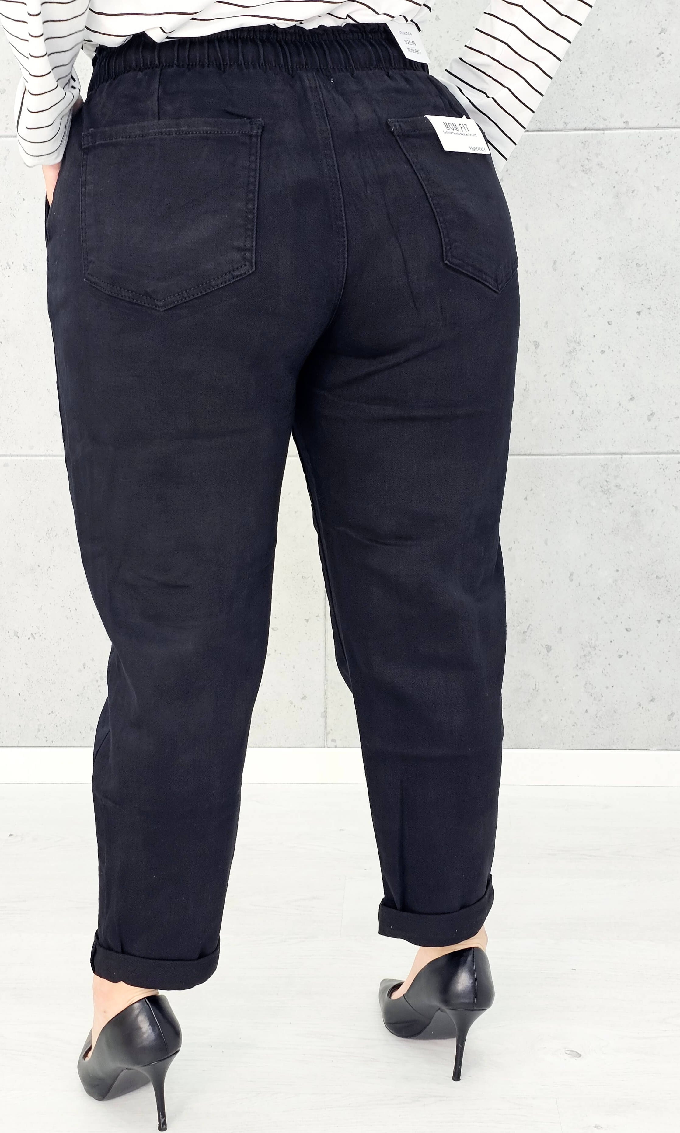 Czarne spodnie StylowaXL – komfort, elegancja i styl w modzie plus size Stylowa XL