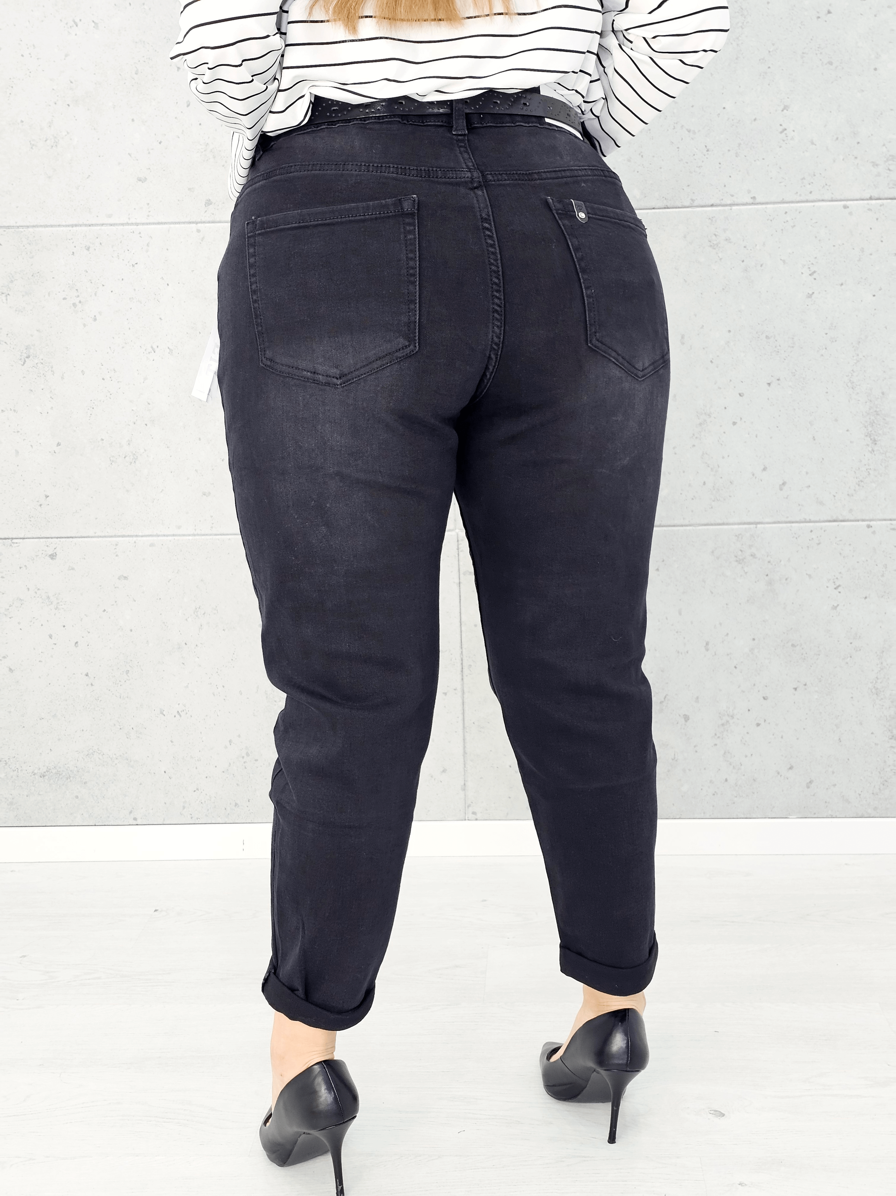 Czarne spodnie jeansowe StylowaXL Mom Fit – idealne dopasowanie w modzie plus size Stylowa XL