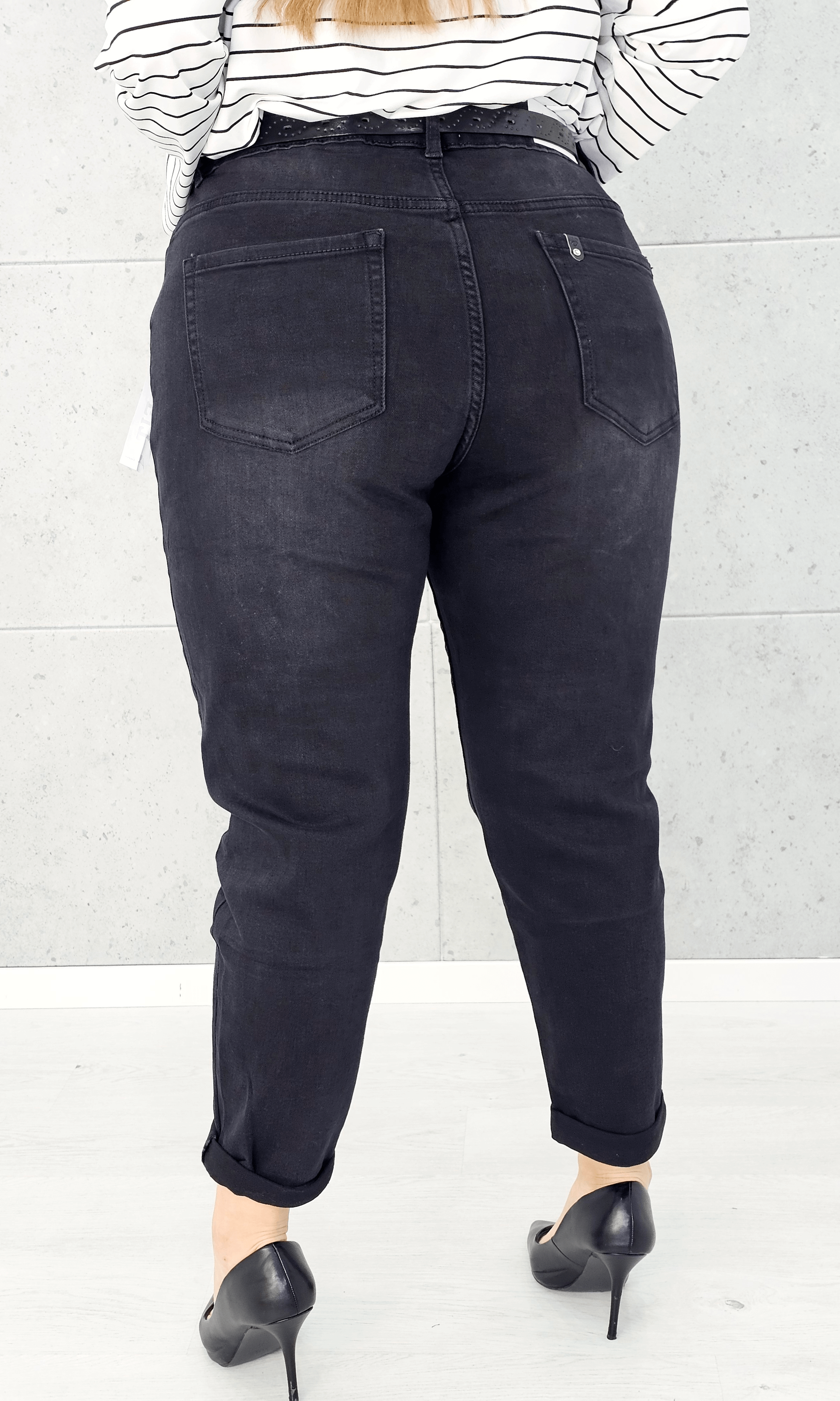 Czarne spodnie jeansowe StylowaXL Mom Fit – idealne dopasowanie w modzie plus size Stylowa XL