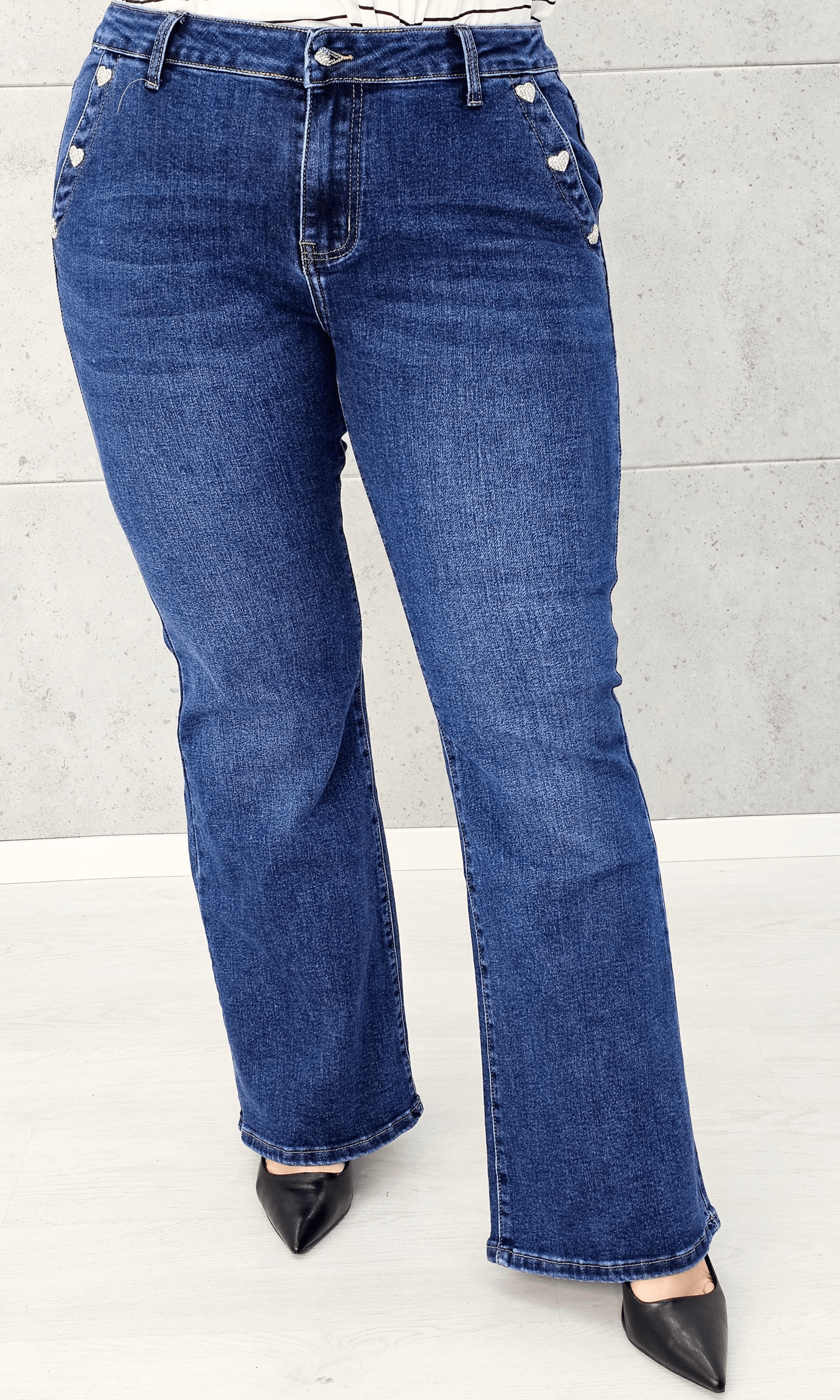 Spodnie jeansowe StylowaXL Bootcut – dzwony krój w modzie plus size Stylowa XL