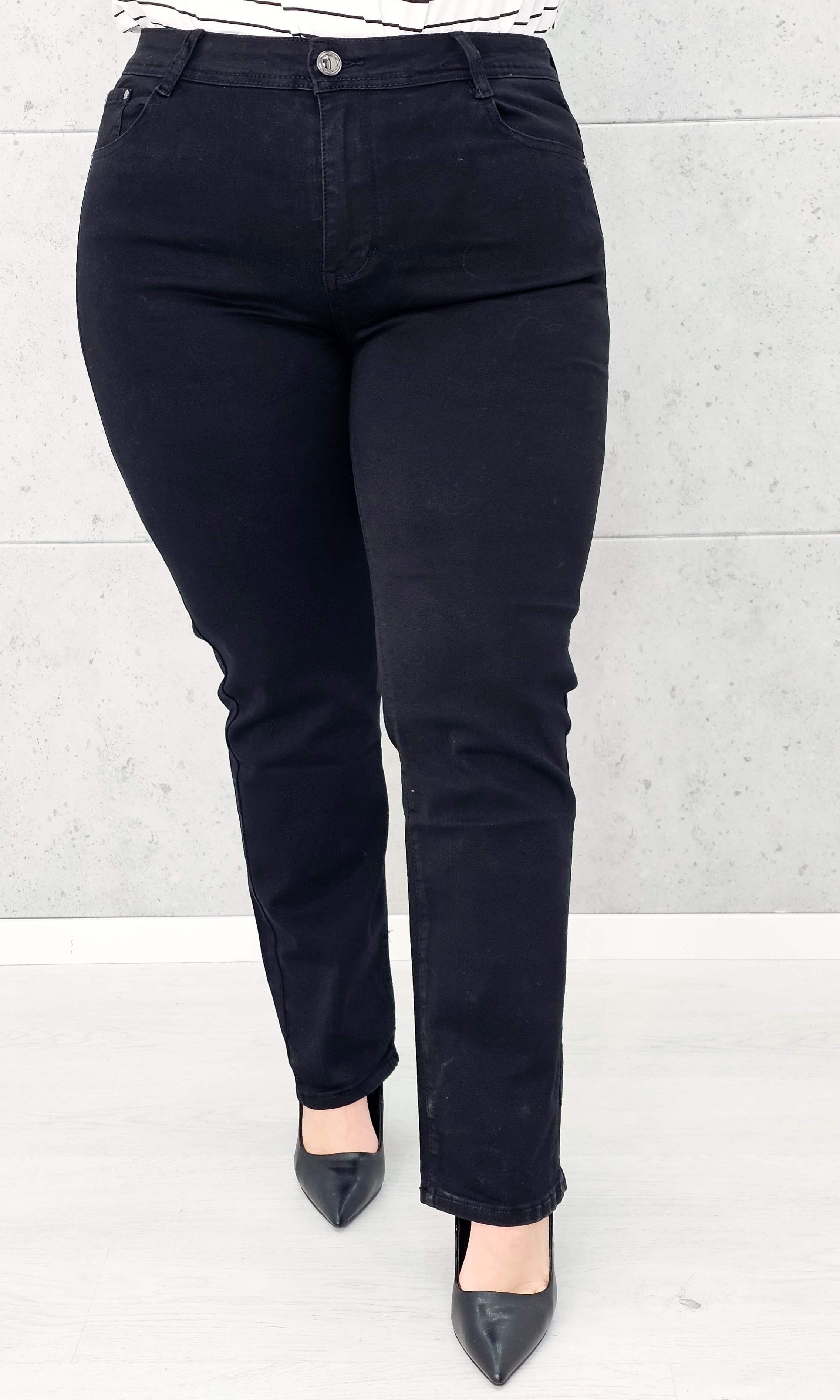 Spodnie jeansowe StylowaXL Straight Fit Black – klasyczne czarne spodnie plus size Stylowa XL