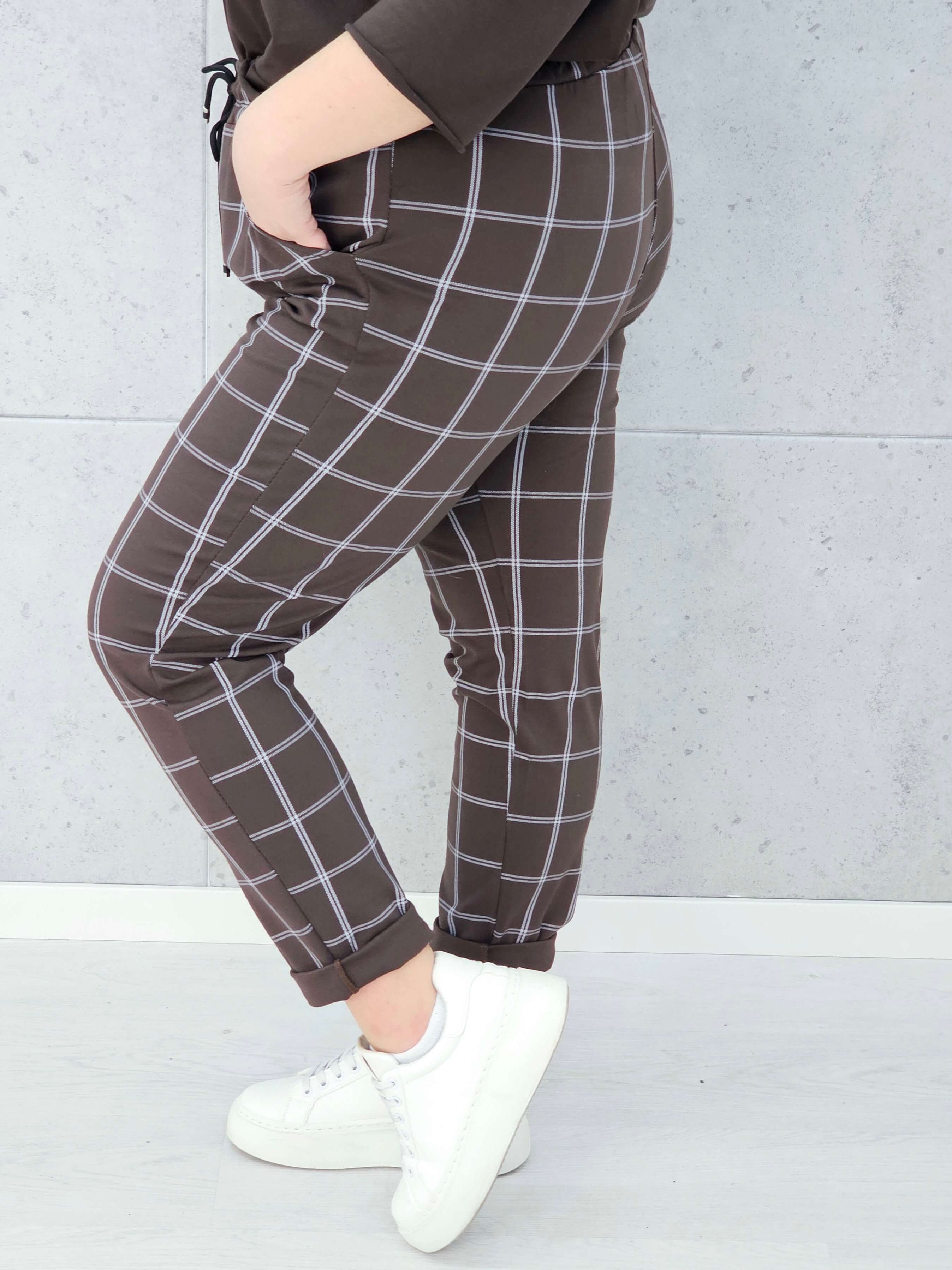 spodnie w kratkę brązowe plus size Stylowa XL – bok
