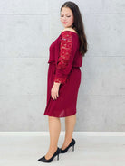 Bordowa sukienka hiszpanka plus size – Stylowa XL bokiem