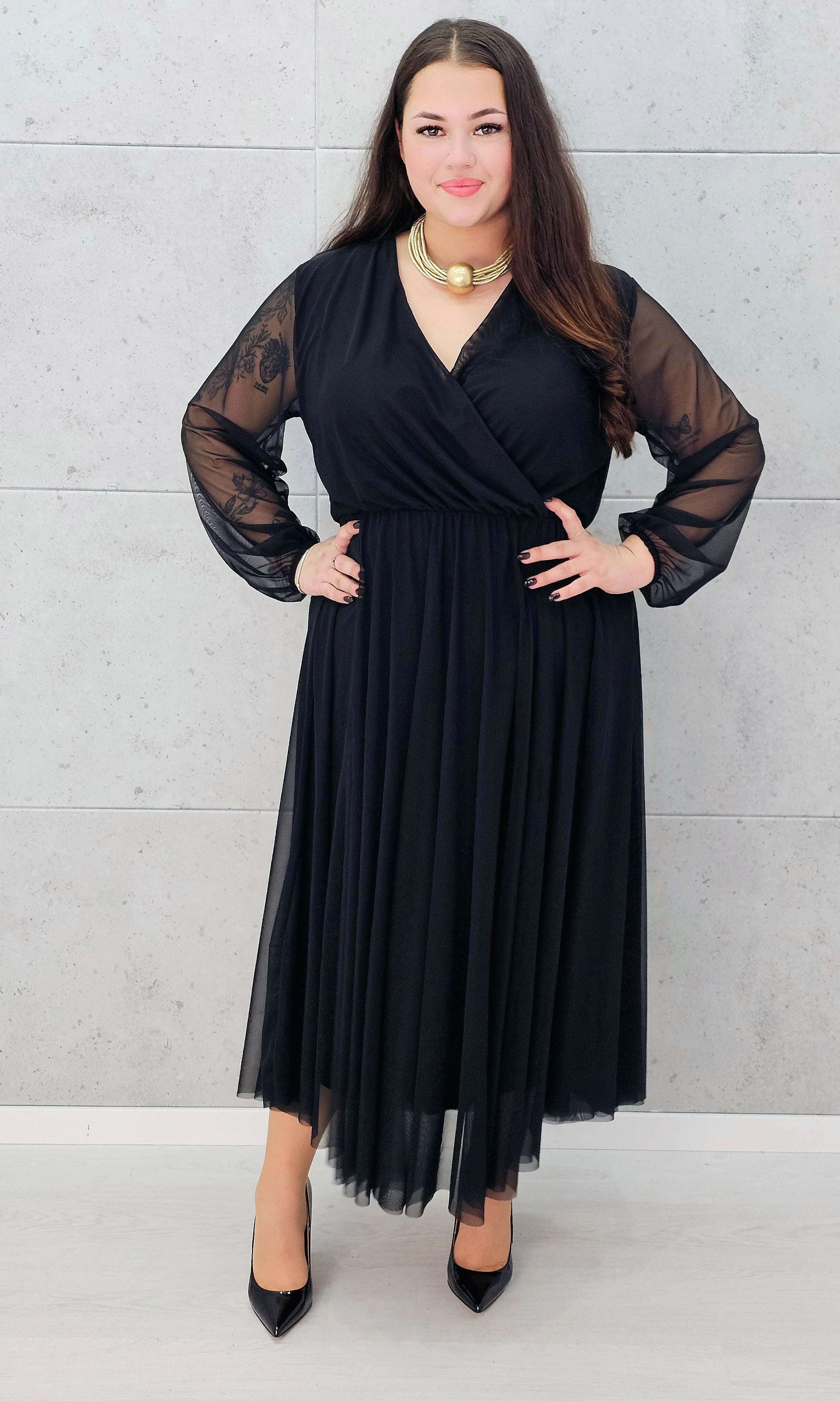 Czarna długa sukienka plus size z tiulem – Stylowa XL