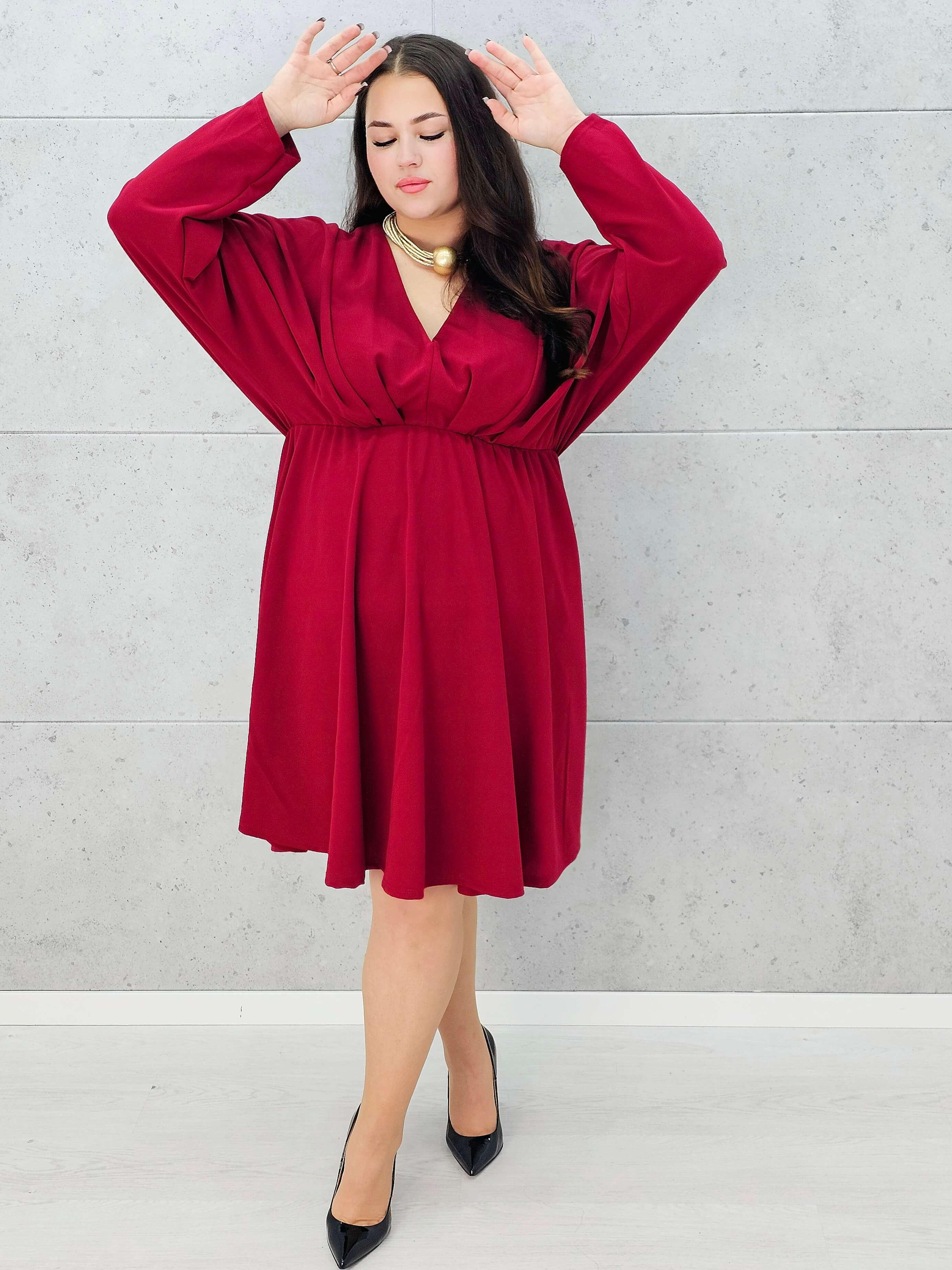 Bordowa rozkloszowana sukienka plus size z dekoltem w serek -Stylowa XL