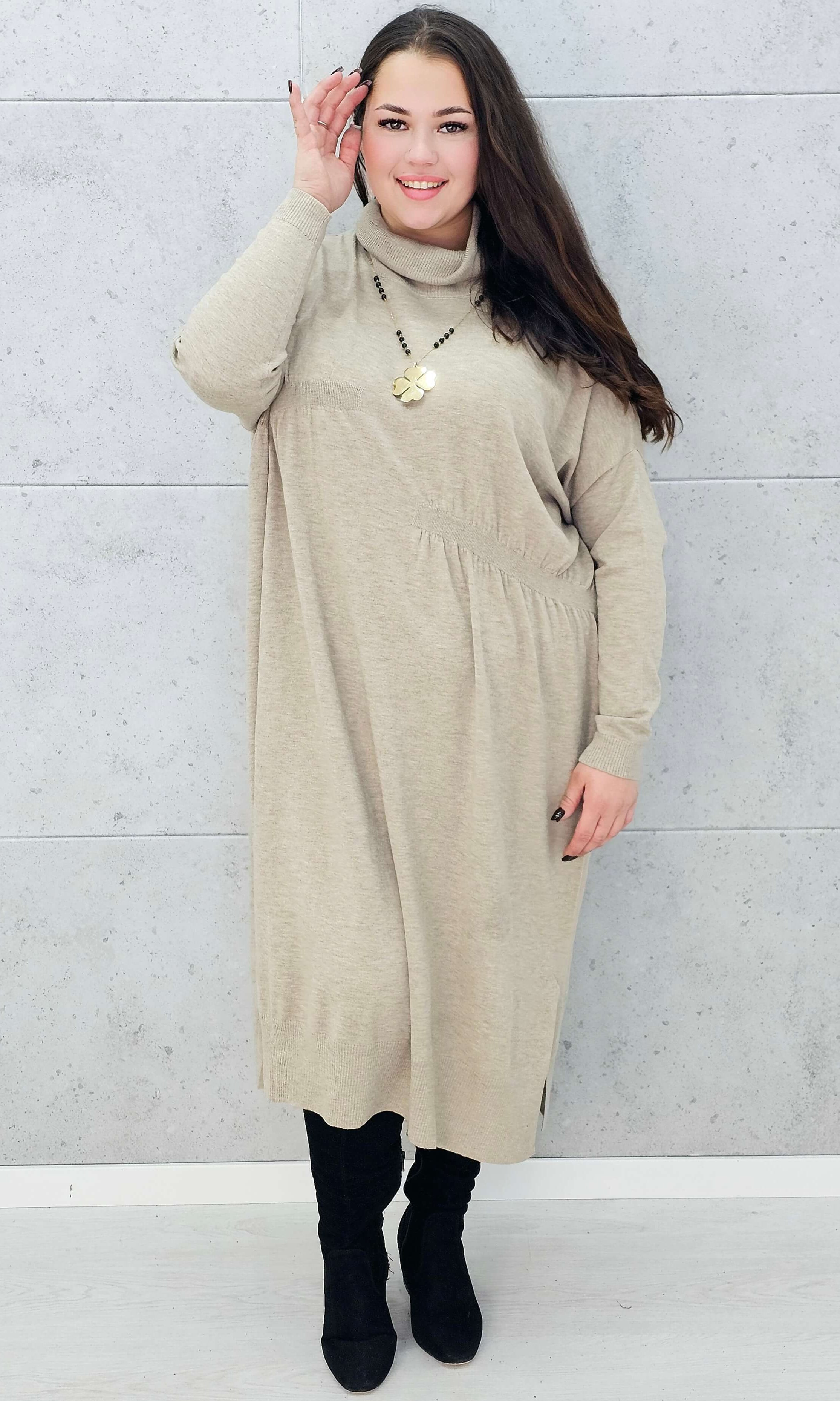 Stylowa beżowa sukienka swetrowa plus size – Stylowa XL