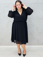 Elegancka szyfonowa sukienka plus size midi z kopertowym dekoltem Stylowa XL