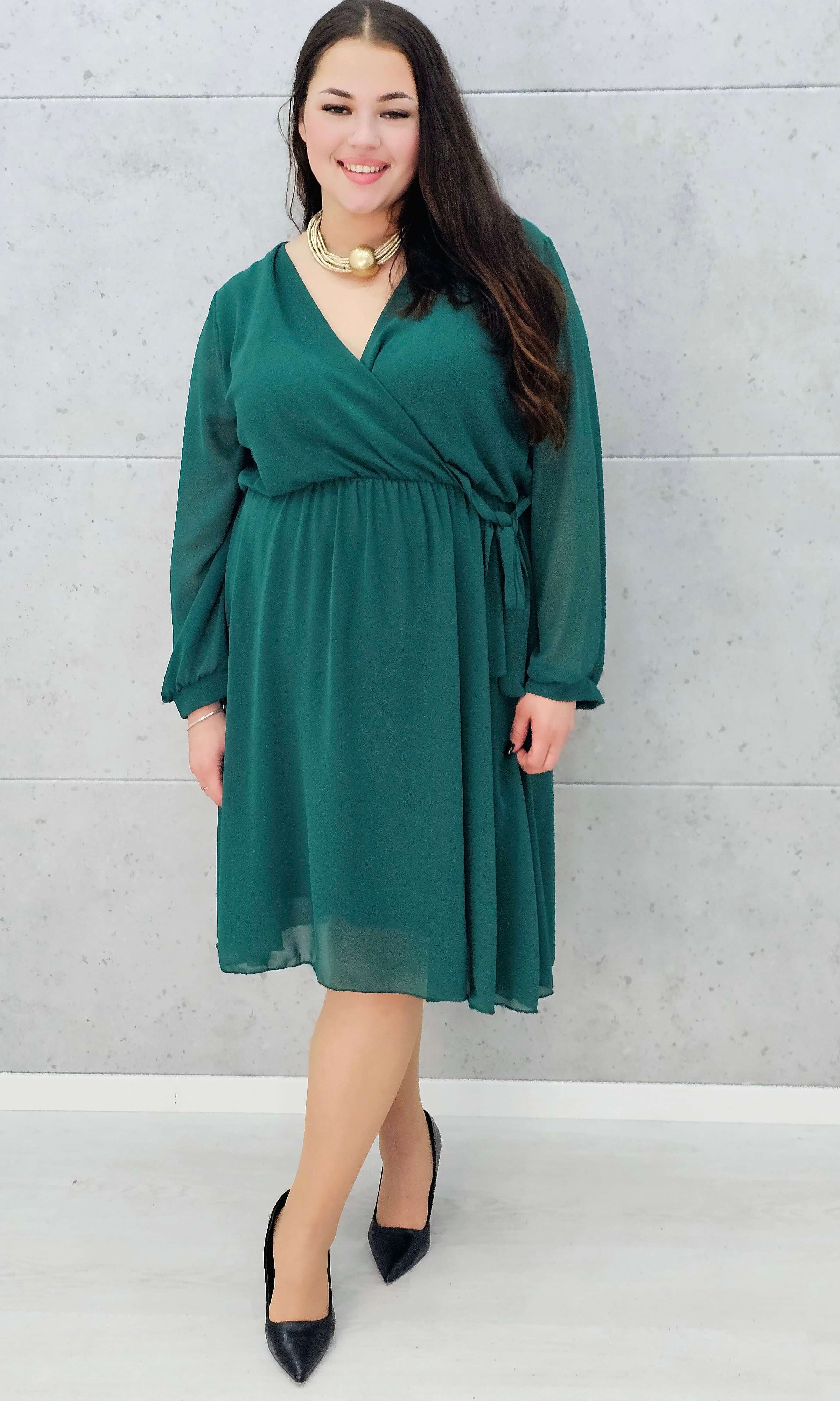 Elegancka szyfonowa sukienka plus size midi z kopertowym dekoltem Stylowa XL