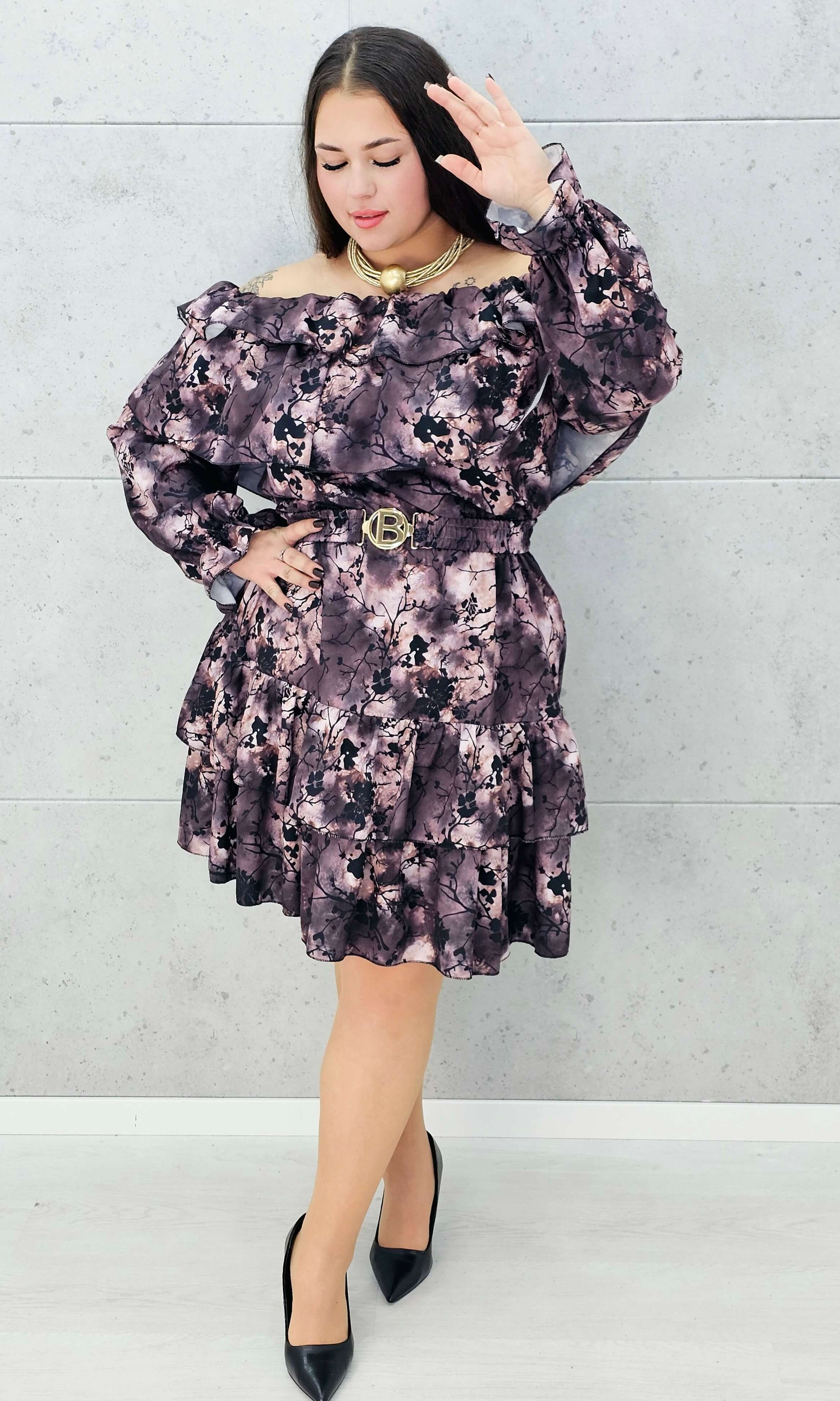 sukienka w kwiatowy print plus size z falbanami – przód