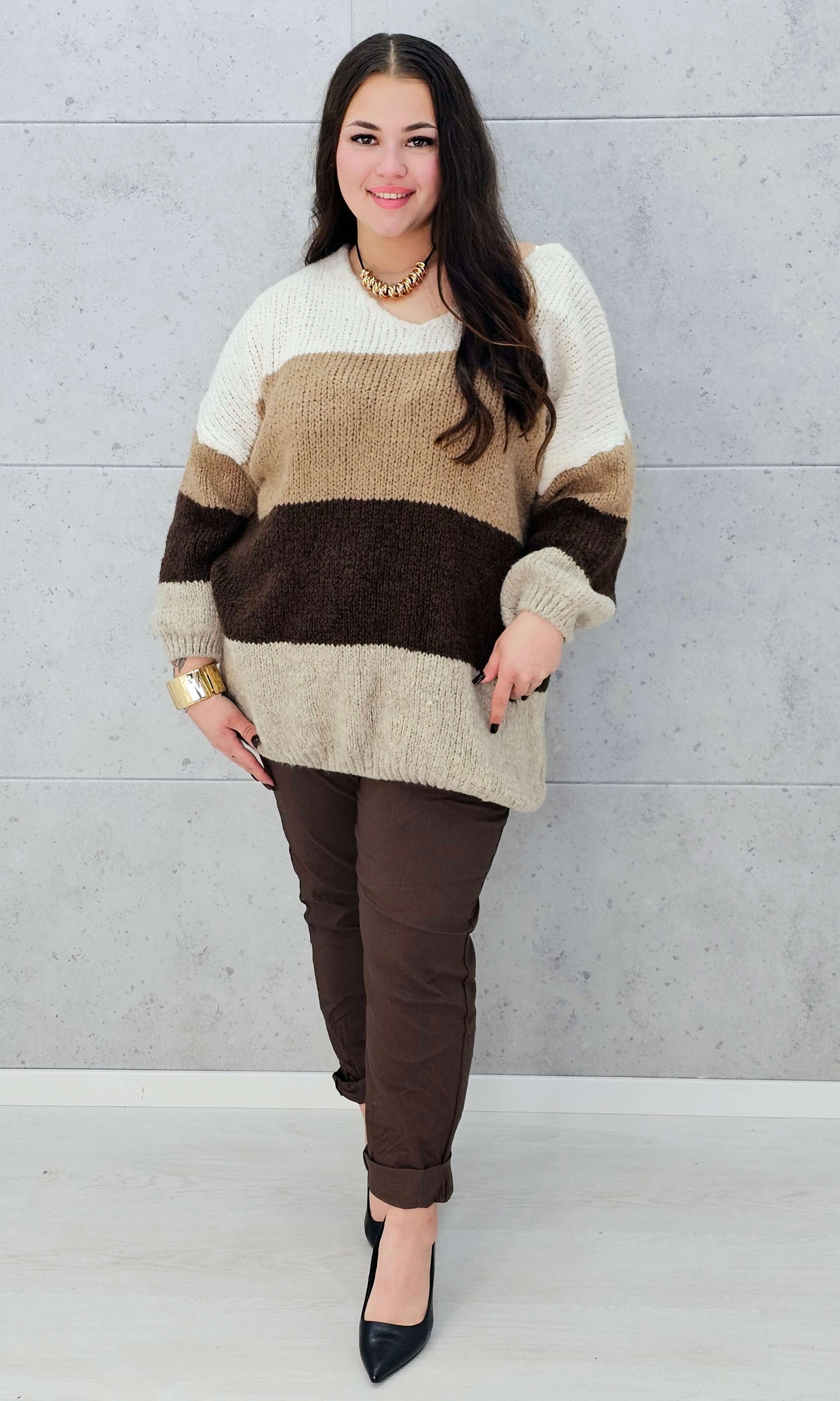 sweter w pasy czarno-beżowy plus size Stylowa XL – stylizacja