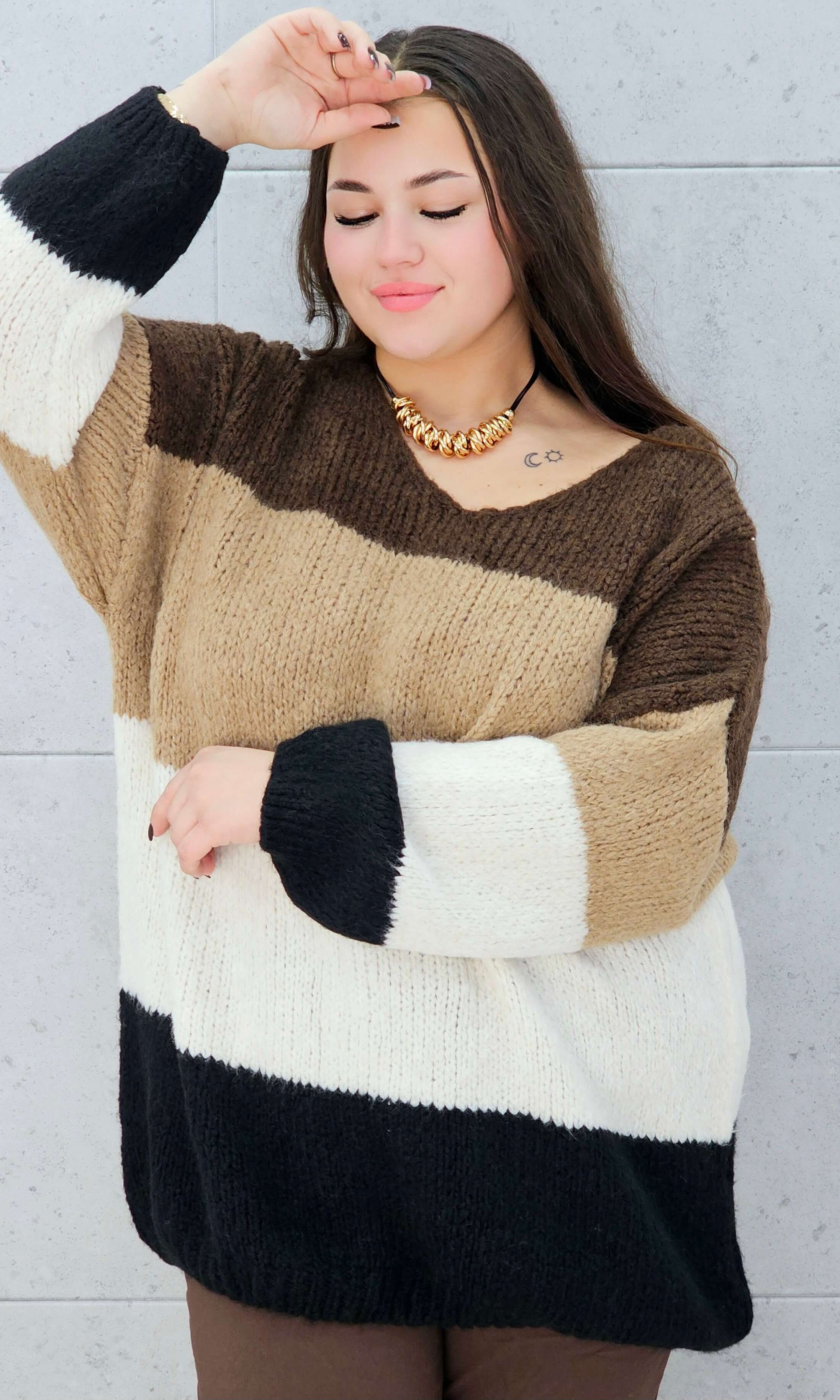 sweter w pasy czarno-beżowy plus size Stylowa XL – ściągacz przy rękawie