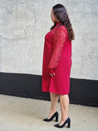 Czerwona sukienka z koronkowymi rękawami Stylowa XL