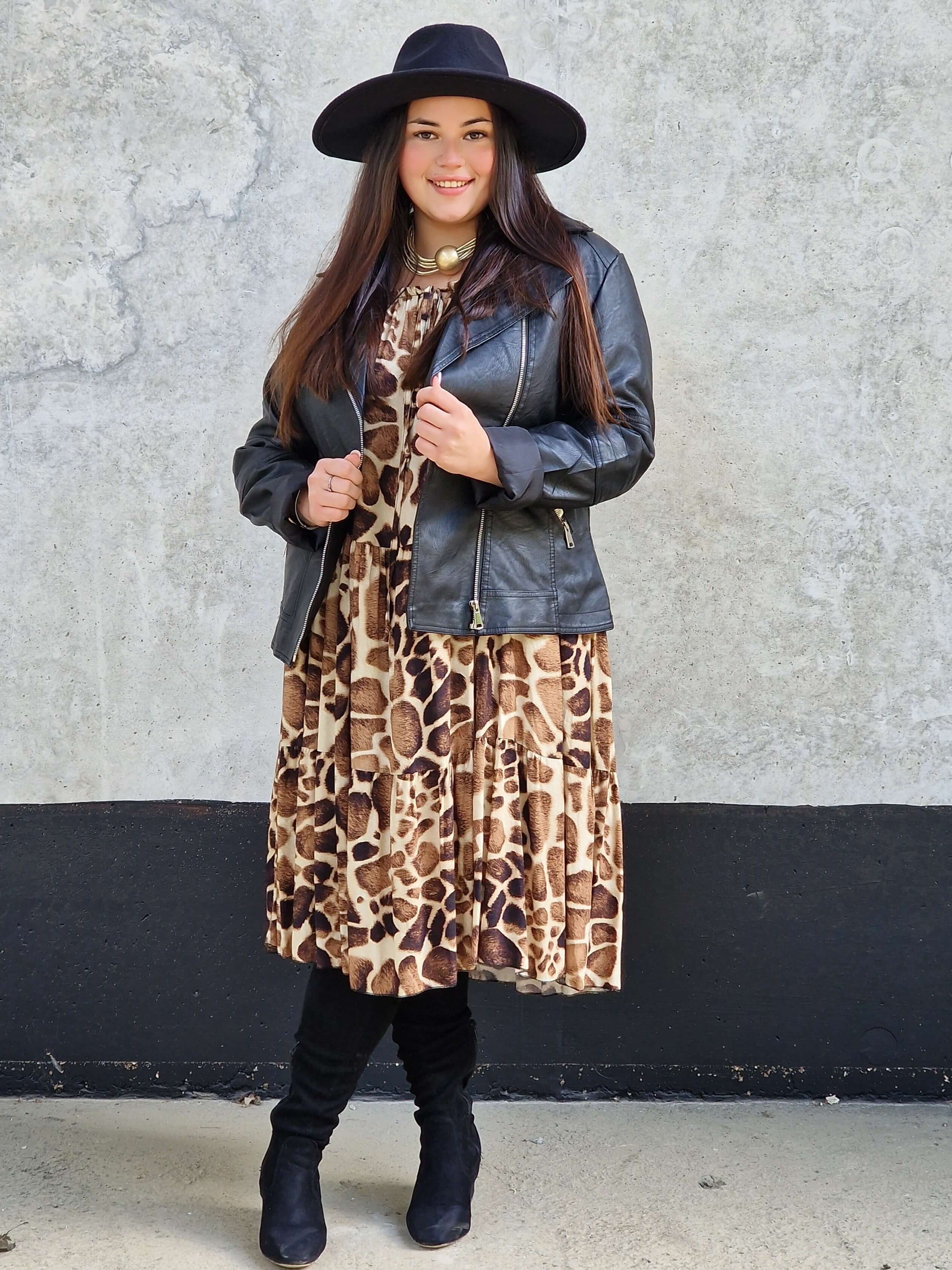 Sukienka midi w zwierzęcy print Stylowa XL