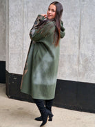 Sukienka z kapturem i nadrukiem Stylowa XL