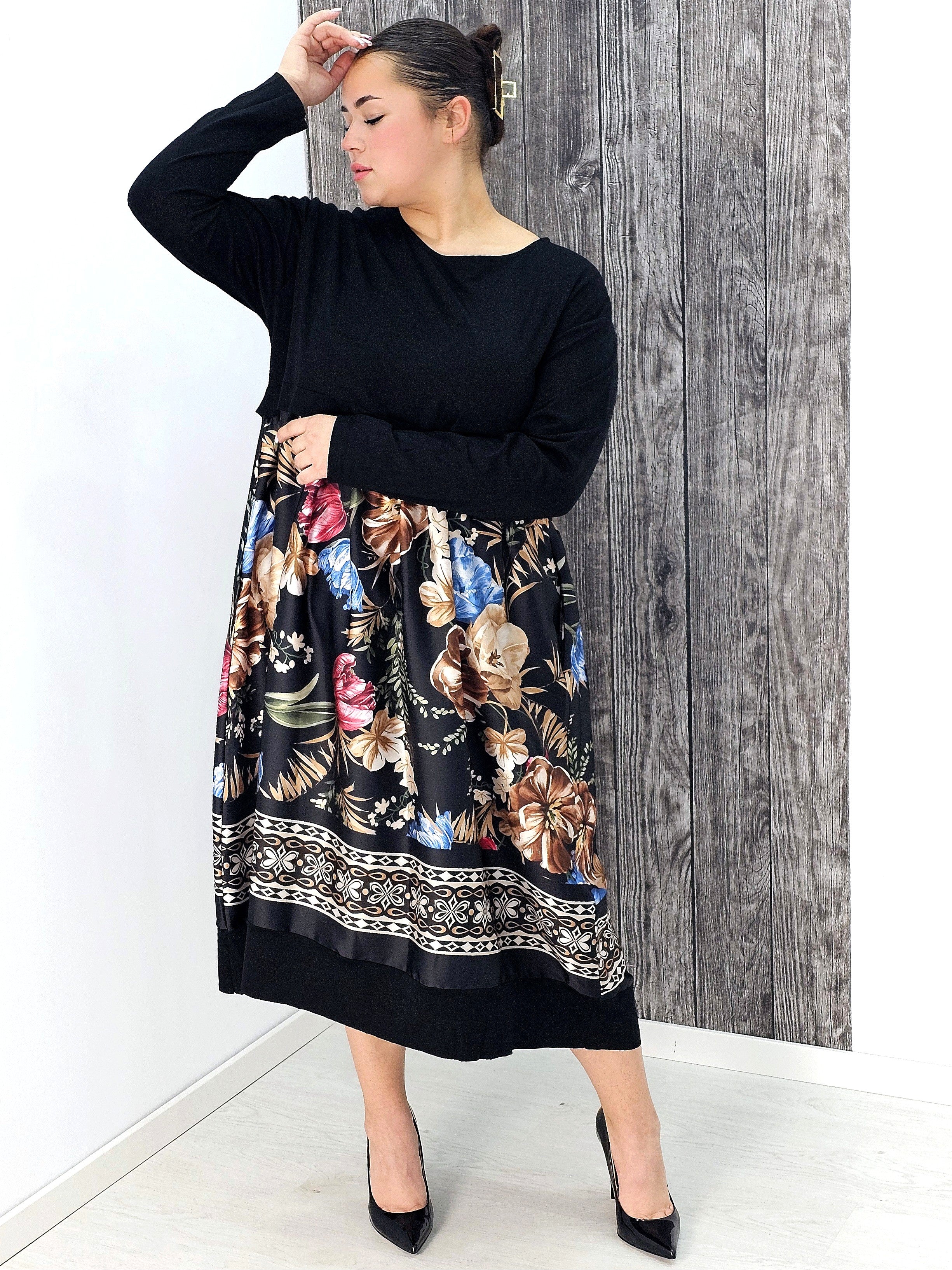 Sukienka midi z czarną górą i kwiatowym printem w stylu boho Stylowa XL