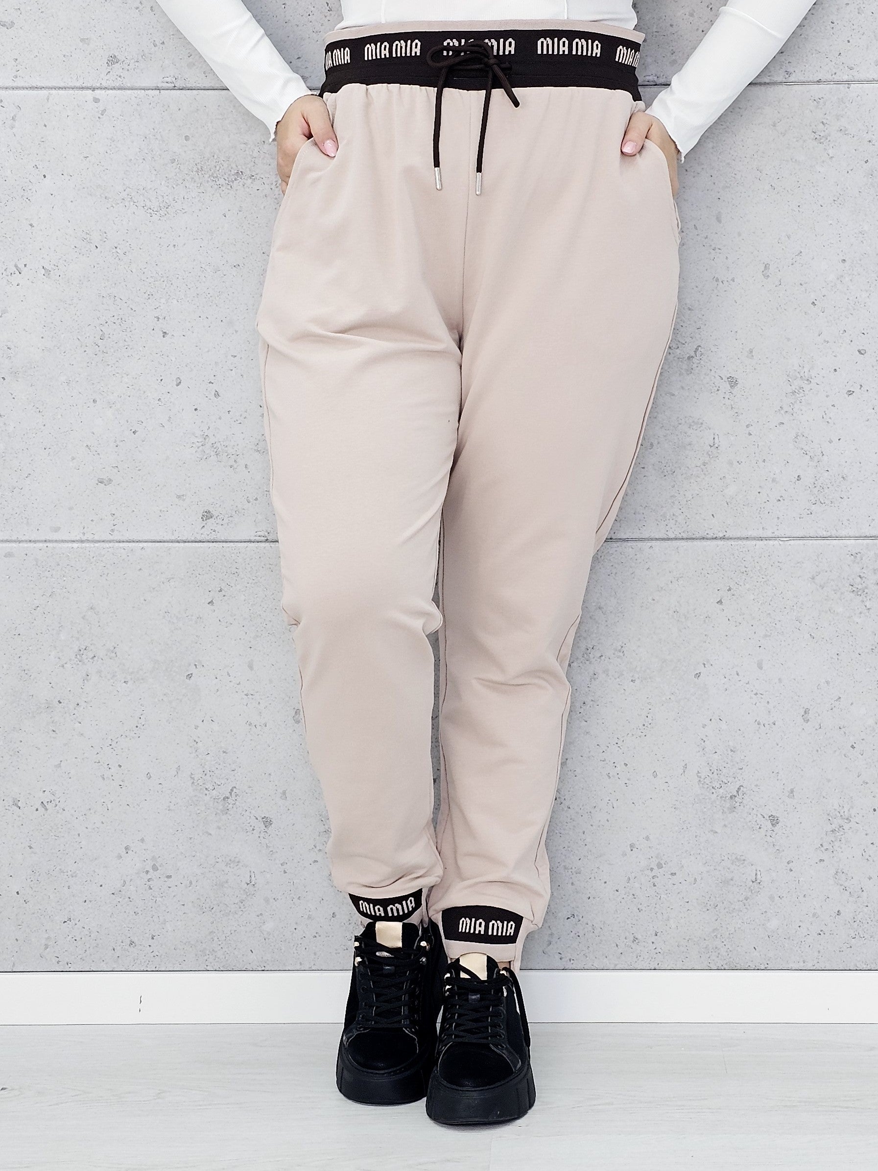 Sportowe spodnie z logowaną gumką Stylowa XL