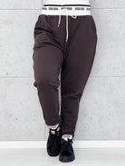 Sportowe spodnie z logowaną gumką Stylowa XL