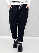 Sportowe spodnie z logowaną gumką Stylowa XL