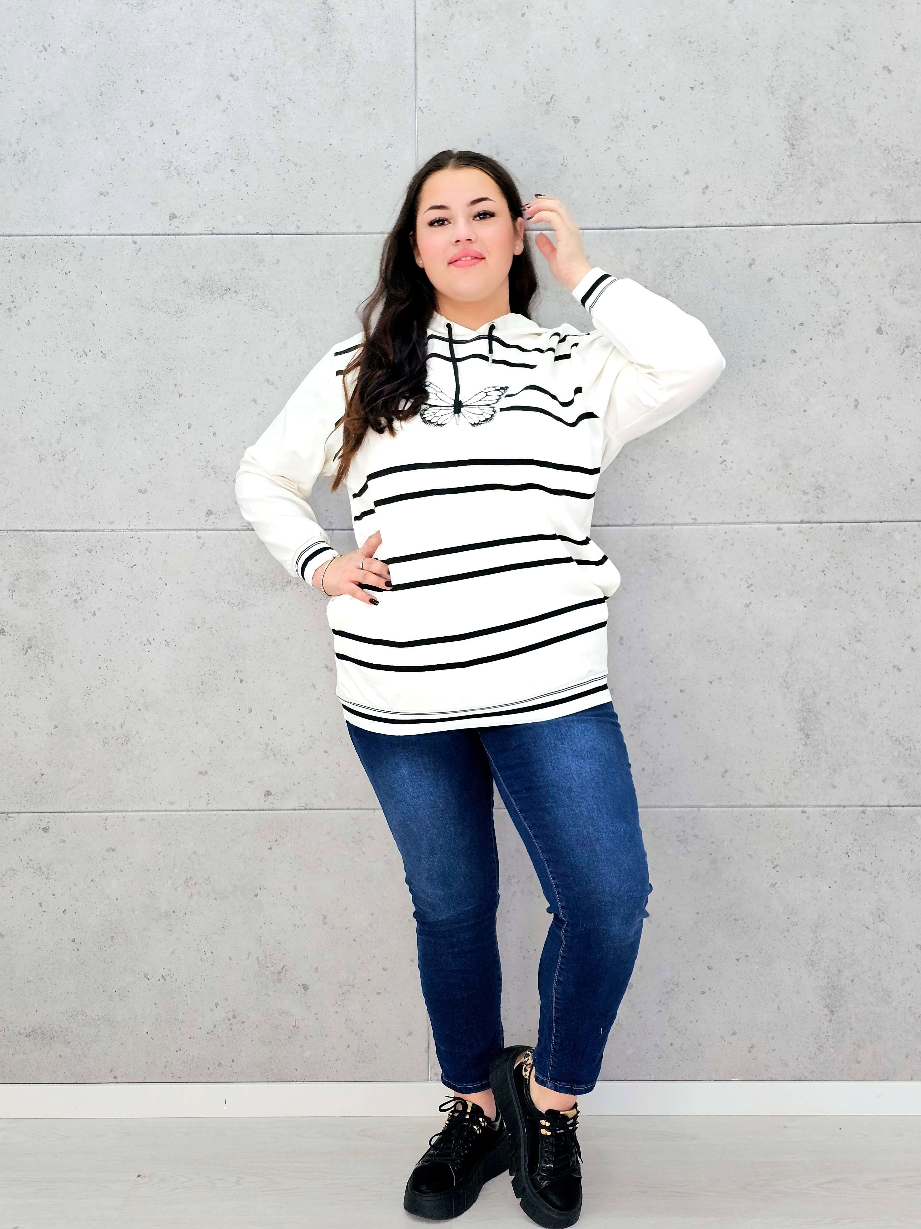 Bluza z kapturem i motywem motyla Stylowa XL