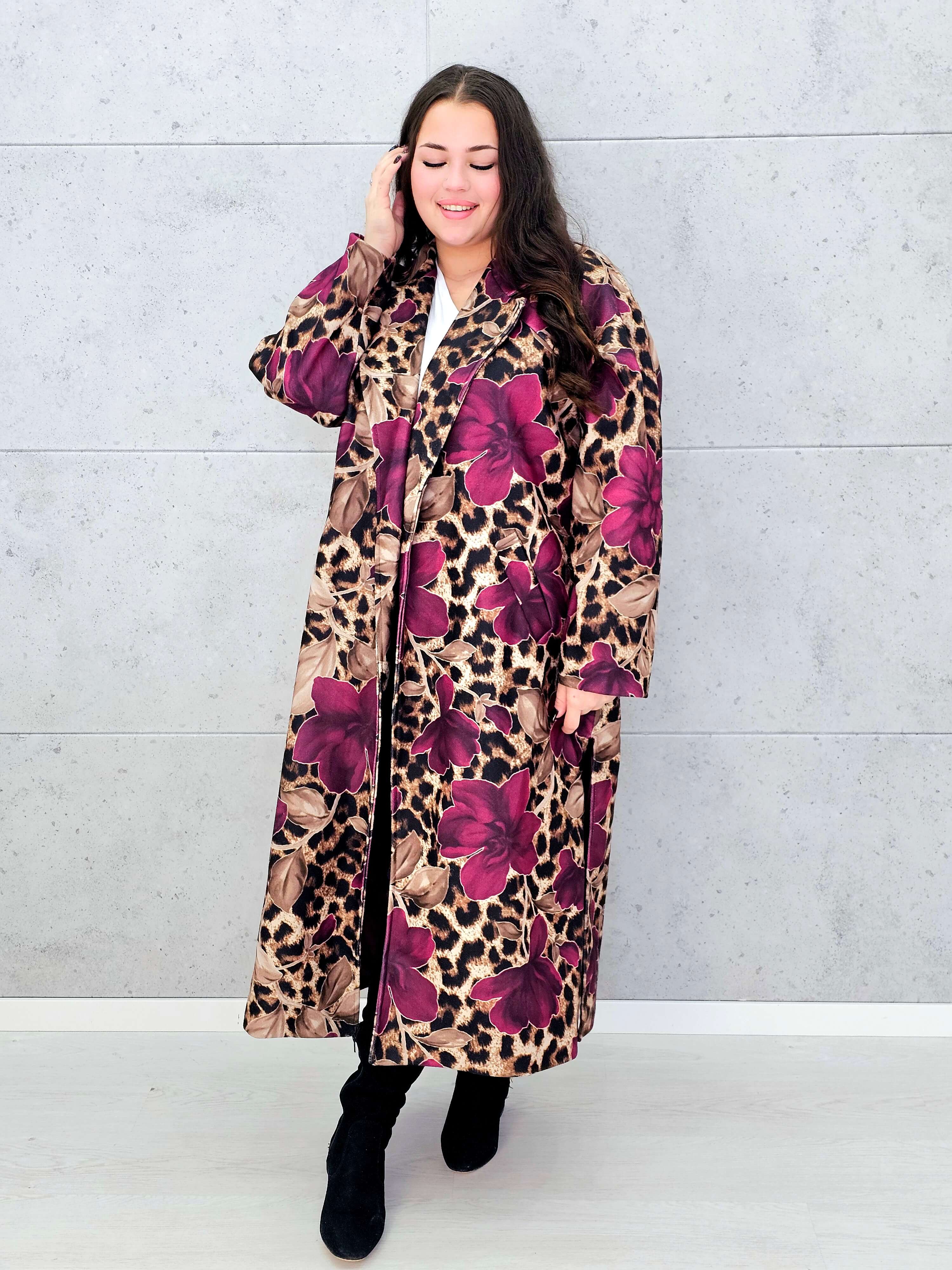 Płaszcz damski w kwiatowy wzór i panterkę Stylowa XL