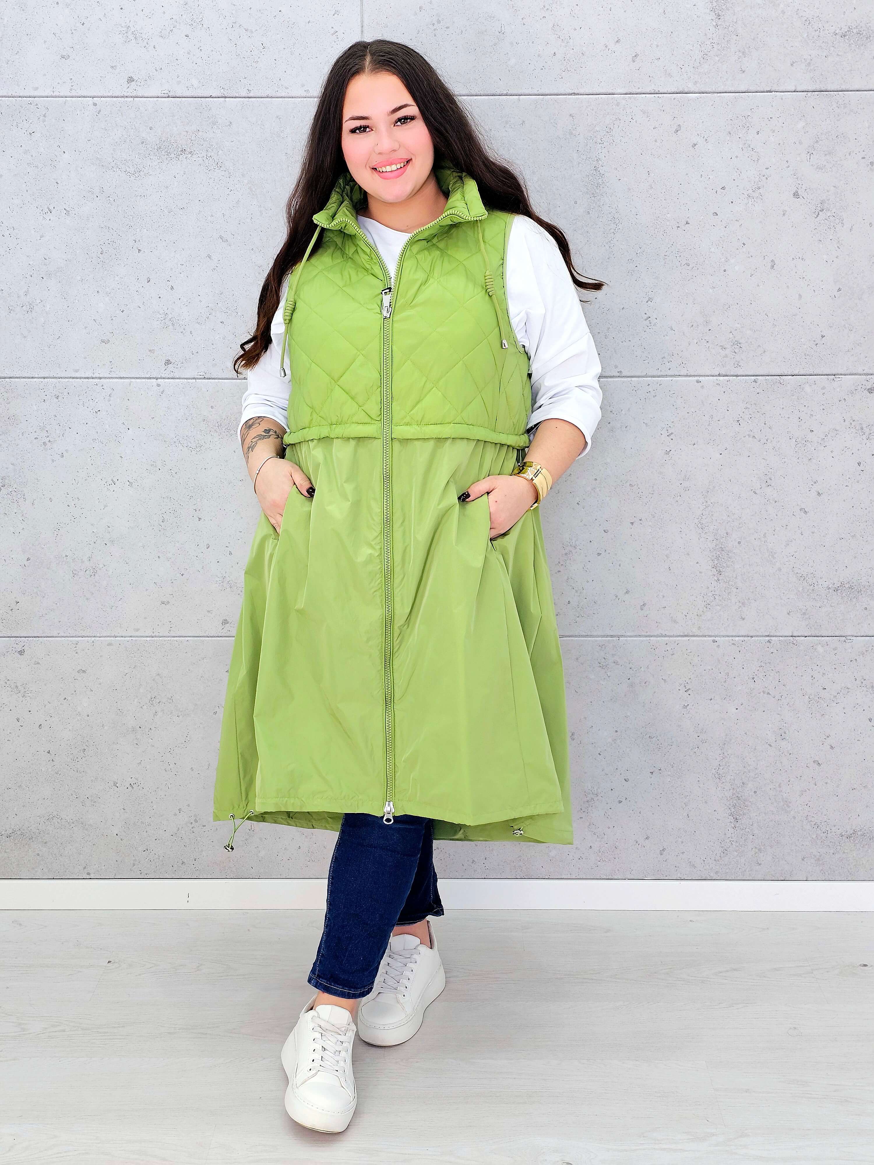 Kamizelka plus size długa z pikowaną górą – kolor i styl na chłodniejsze dni Stylowa XL