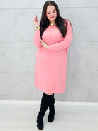 Sukienka z kokardą na plecach – kobiecy urok i komfort w rozmiarze plus size Stylowa XL