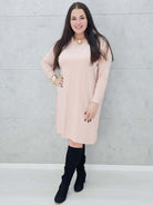 Sukienka z kokardą na plecach – kobiecy urok i komfort w rozmiarze plus size Stylowa XL