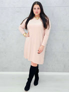 Sukienka z kokardą na plecach – kobiecy urok i komfort w rozmiarze plus size Stylowa XL