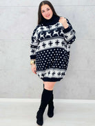 Sukienka swetrowa z golfem – zimowa sukienka plus size w renifery i śnieżynki Stylowa XL
