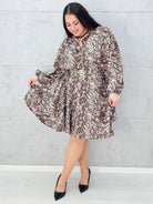 Sukienka w zwierzęcy wzór – elegancki fason plus size z paskiem Stylowa XL