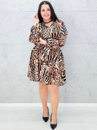 Sukienka w panterkowy wzór – elegancka sukienka plus size z paskiem Stylowa XL