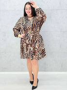 Sukienka w panterkowy wzór – elegancka sukienka plus size z paskiem Stylowa XL