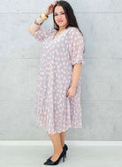 Sukienka w grochy – romantyczna sukienka plus size o luźnym kroju Stylowa XL