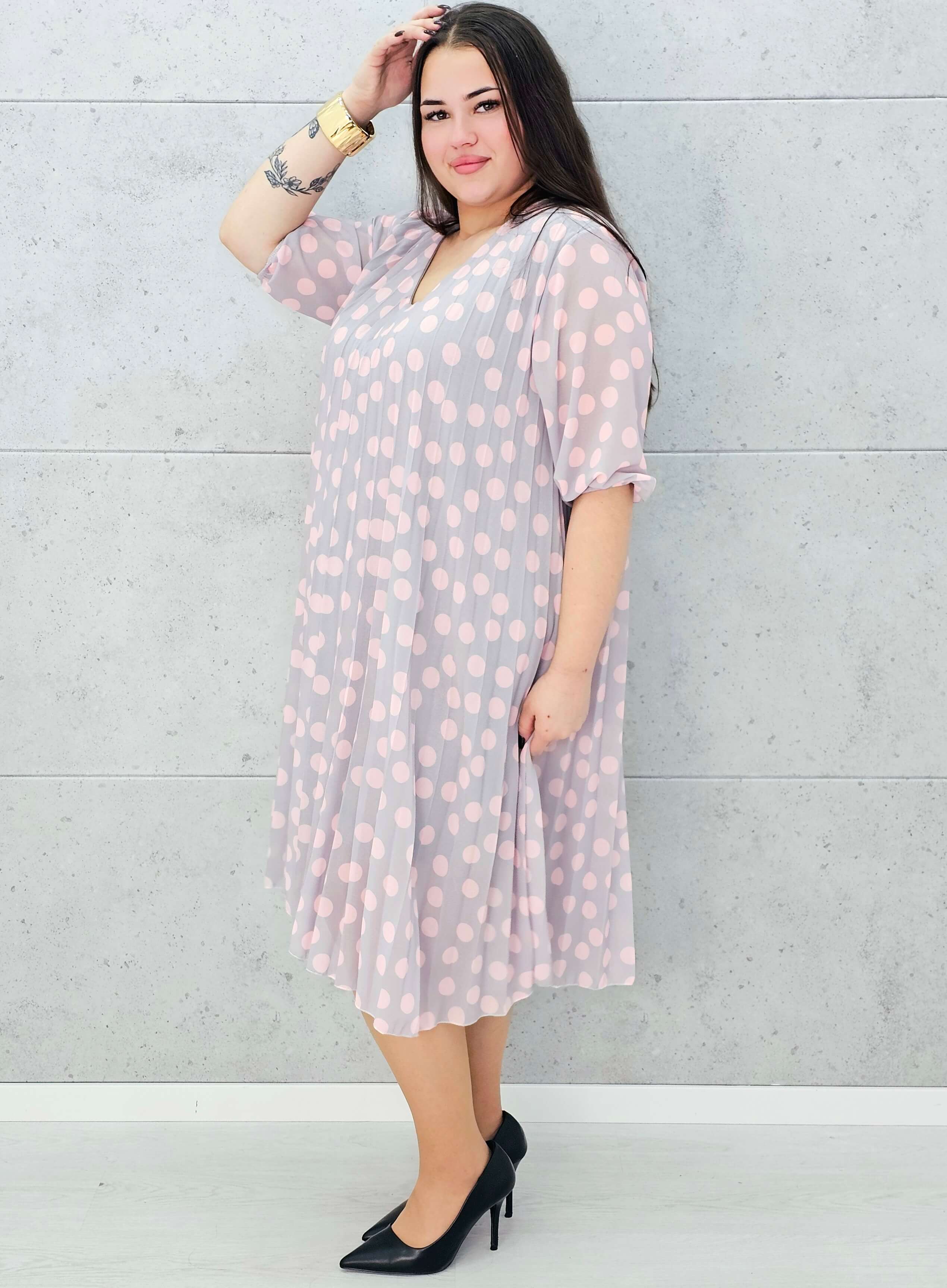 Sukienka w grochy – romantyczna sukienka plus size o luźnym kroju Stylowa XL