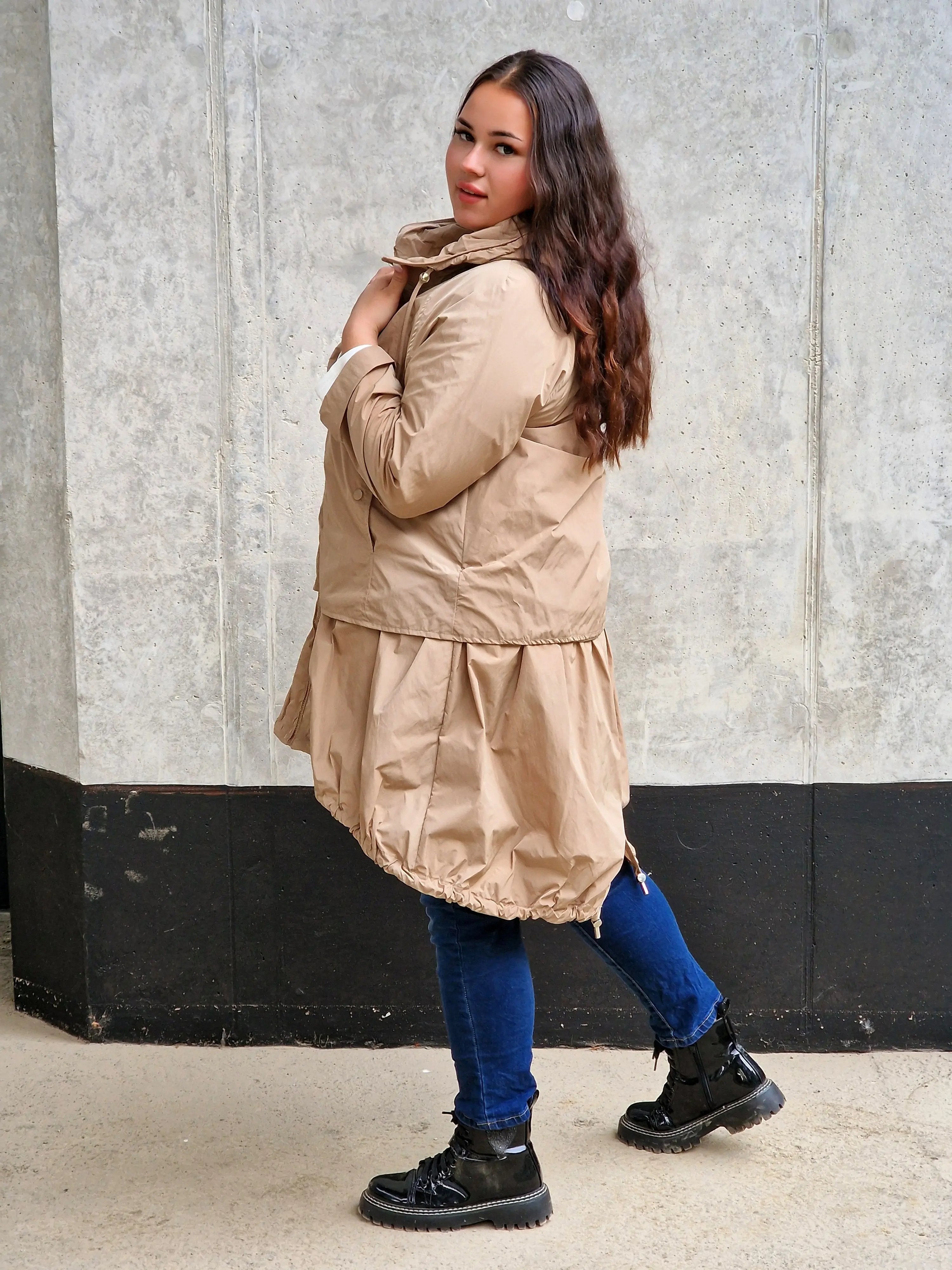 Asymetryczna kurtka-parka z kapturem Stylowa XL