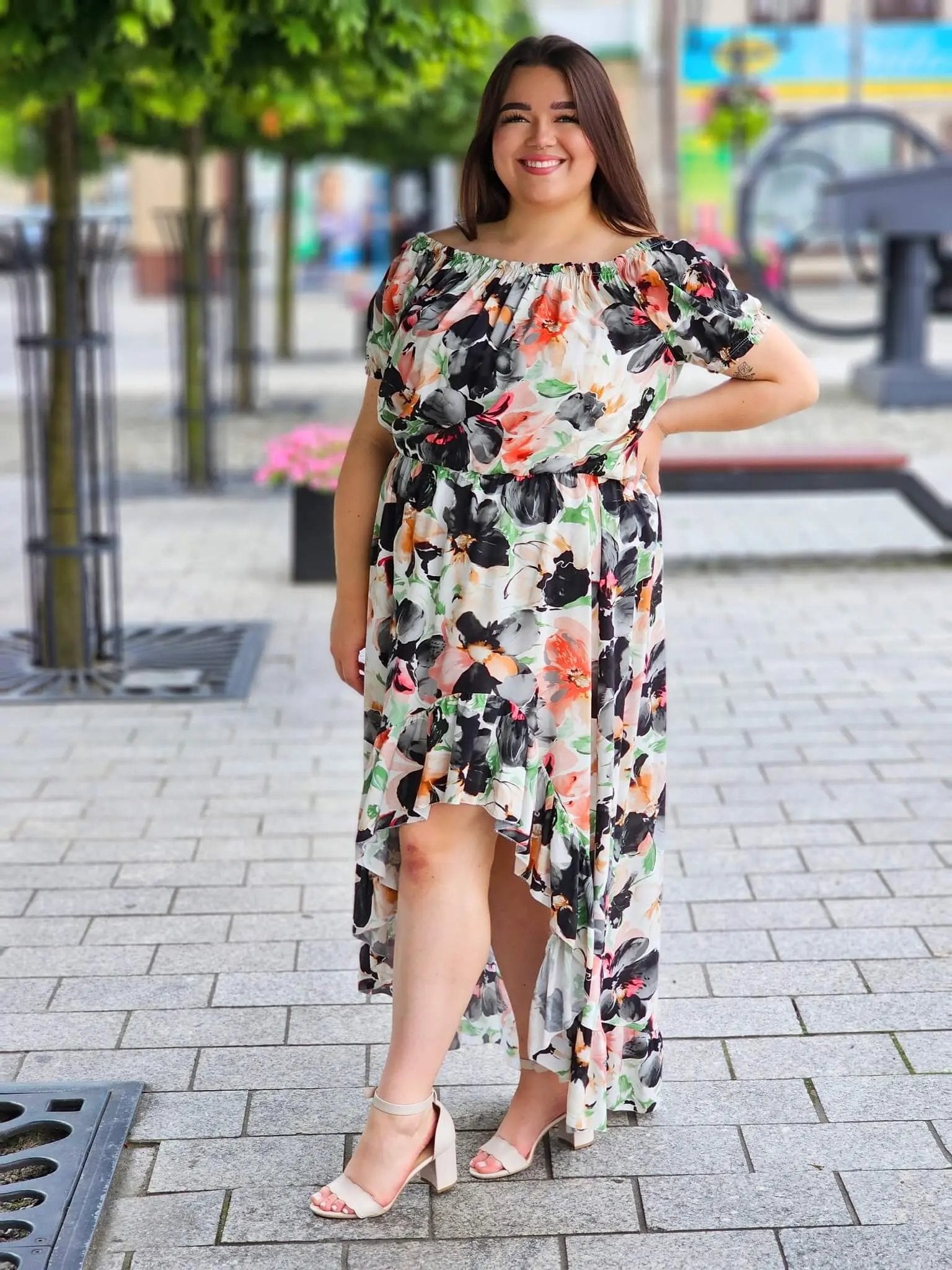 Asymetryczna sukienka hiszpanka z kwiatowym printem Stylowa XL