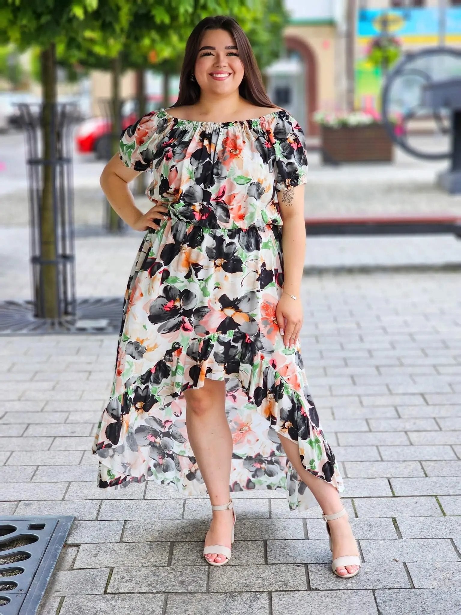 Asymetryczna sukienka hiszpanka z kwiatowym printem Stylowa XL