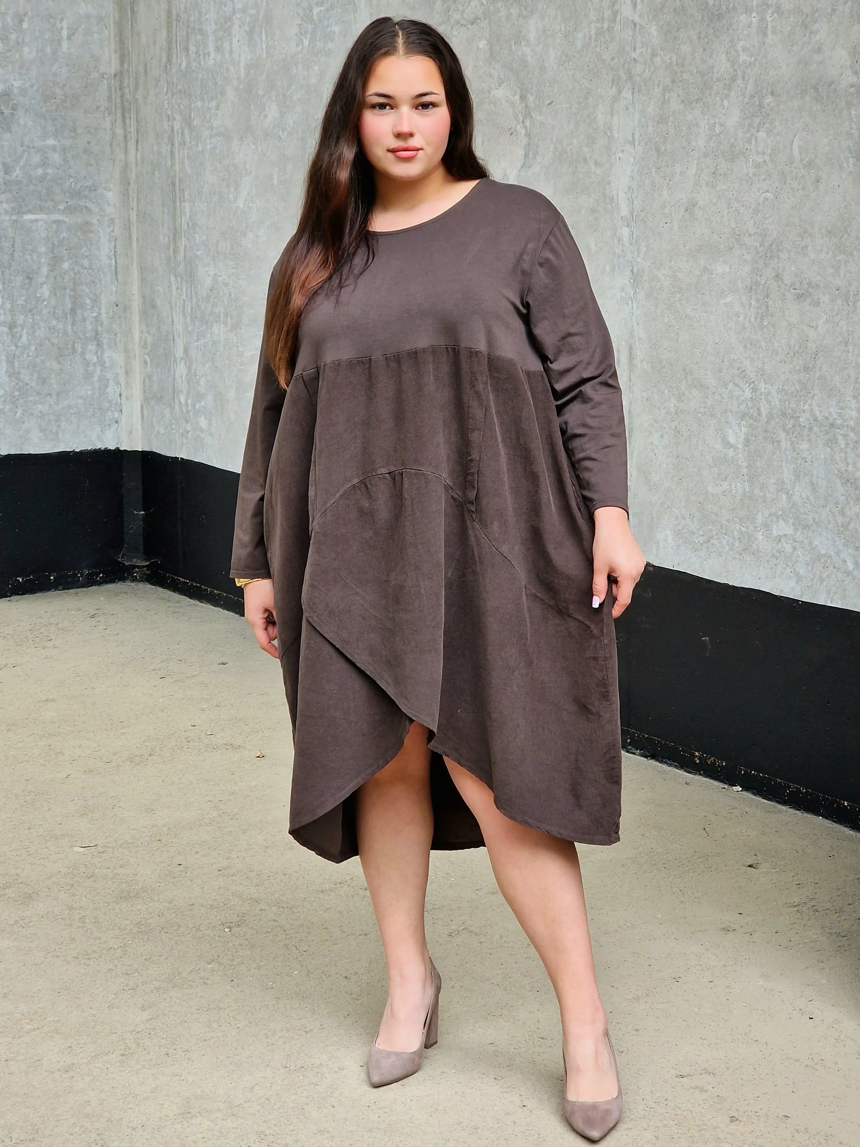 Asymetryczna sukienka z kieszenią Stylowa XL