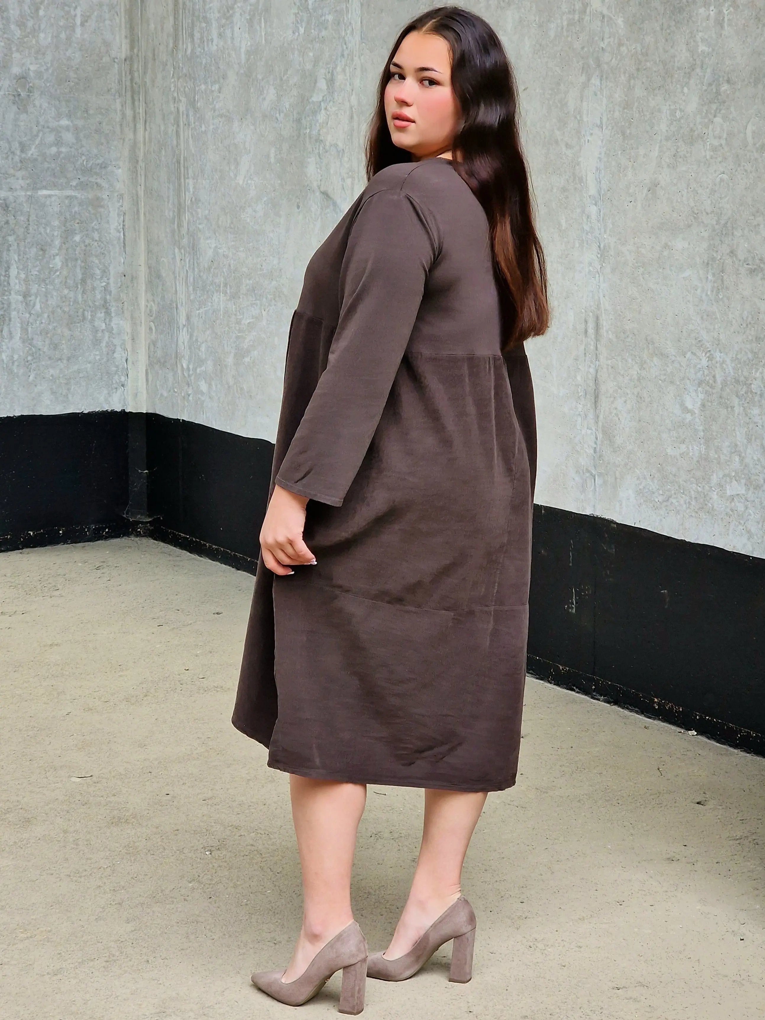 Asymetryczna sukienka z kieszenią Stylowa XL