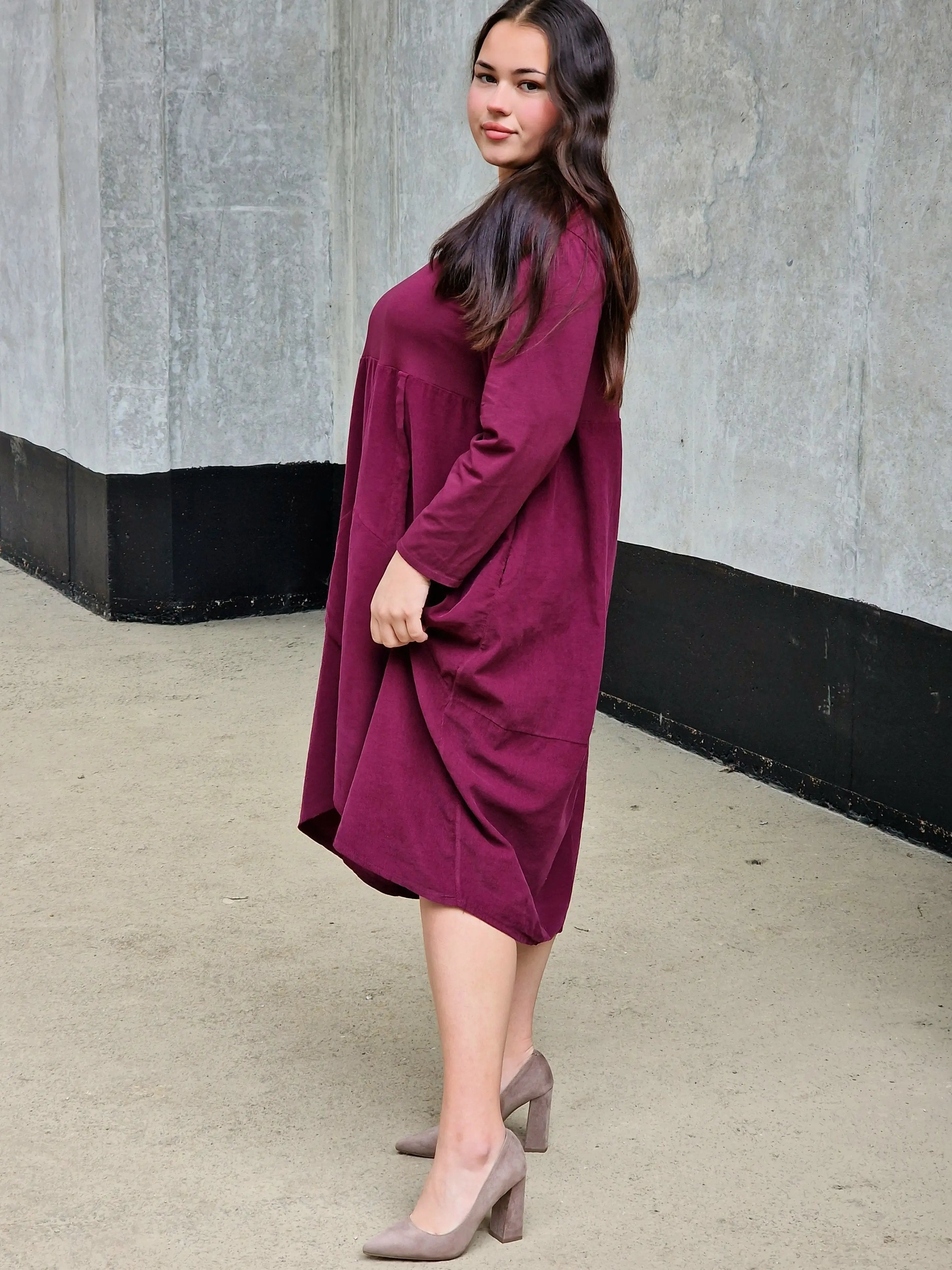 Asymetryczna sukienka z kieszenią Stylowa XL