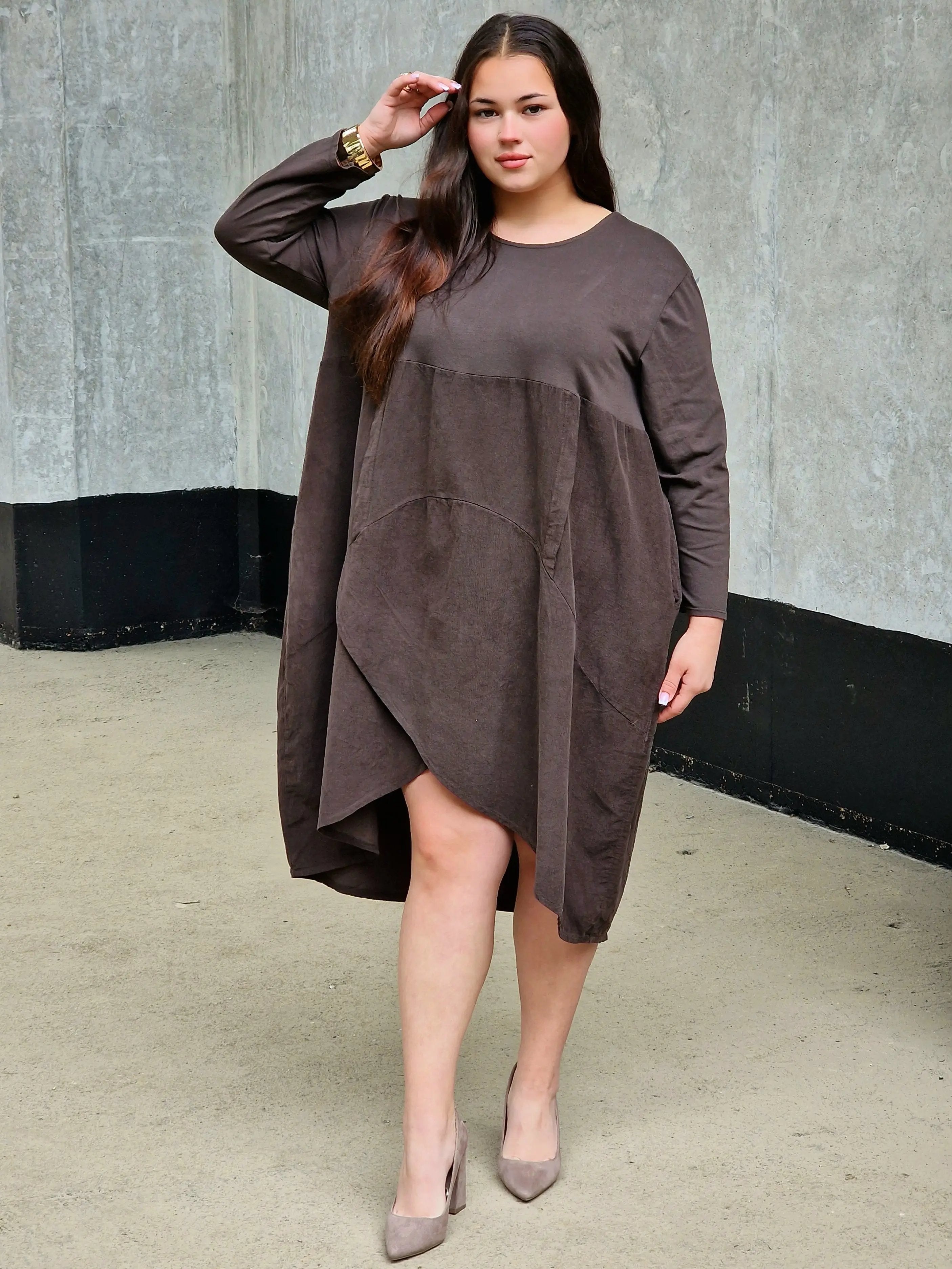 Asymetryczna sukienka z kieszenią Stylowa XL