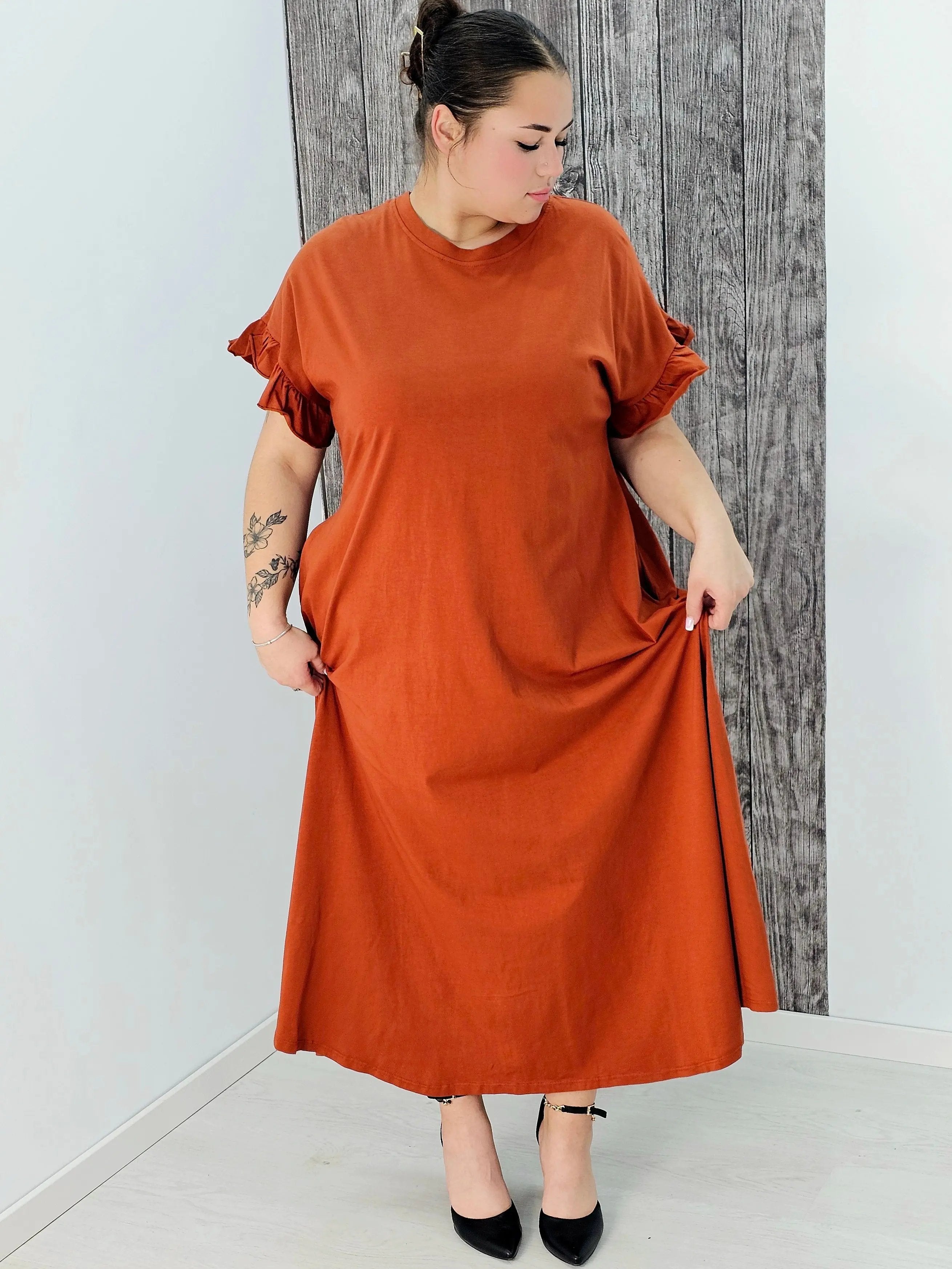 Bawełniana sukienka maxi z falbankami Stylowa XL