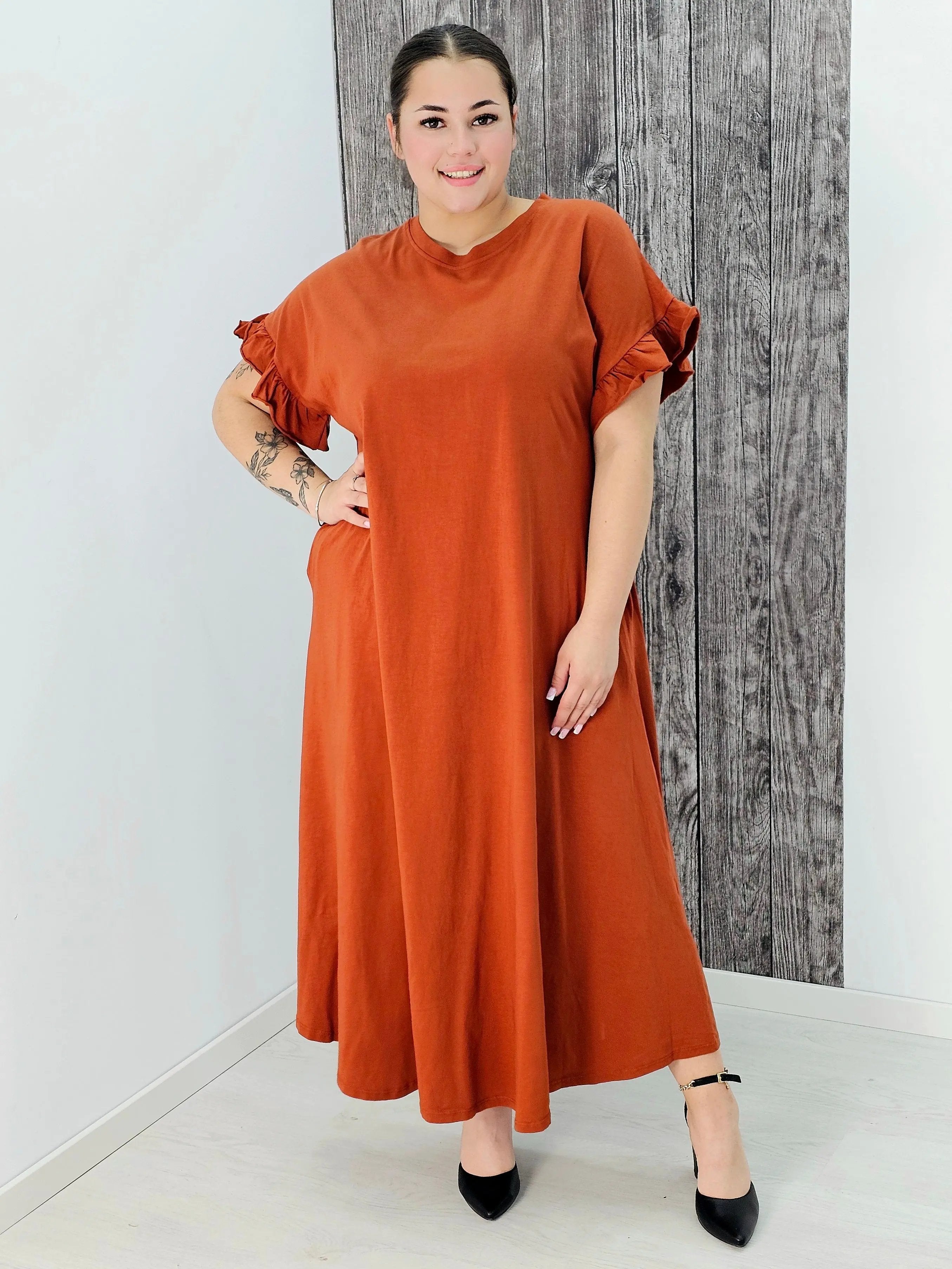 Bawełniana sukienka maxi z falbankami Stylowa XL