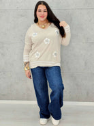 Beżowa bluzka plus size z kwiatami – subtelna elegancja i wygoda. Stylowa XL