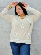 Beżowa bluzka plus size z kwiatami – subtelna elegancja i wygoda. Stylowa XL