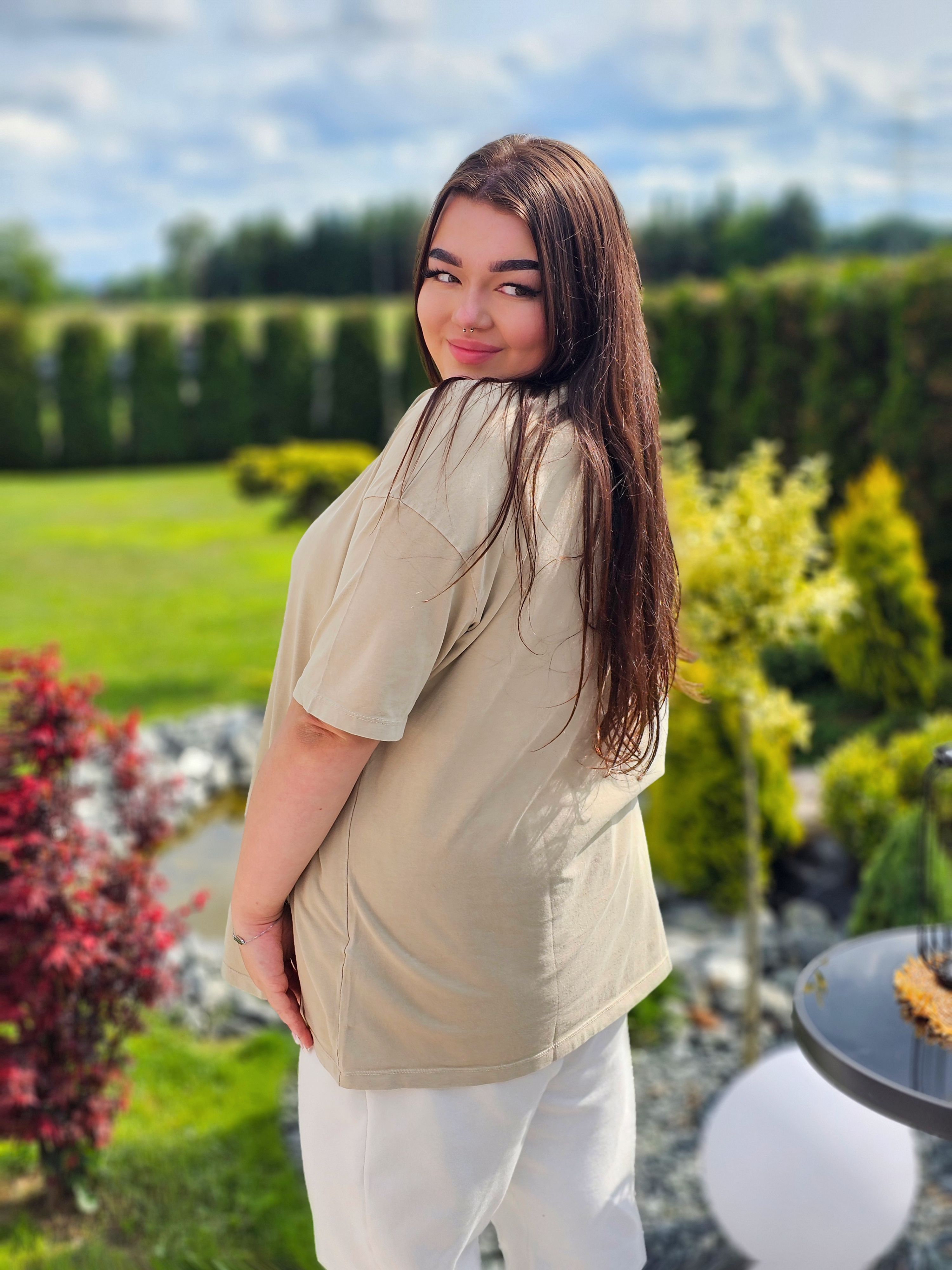 Beżowa koszulka z grafiką „Los Angeles” Stylowa XL