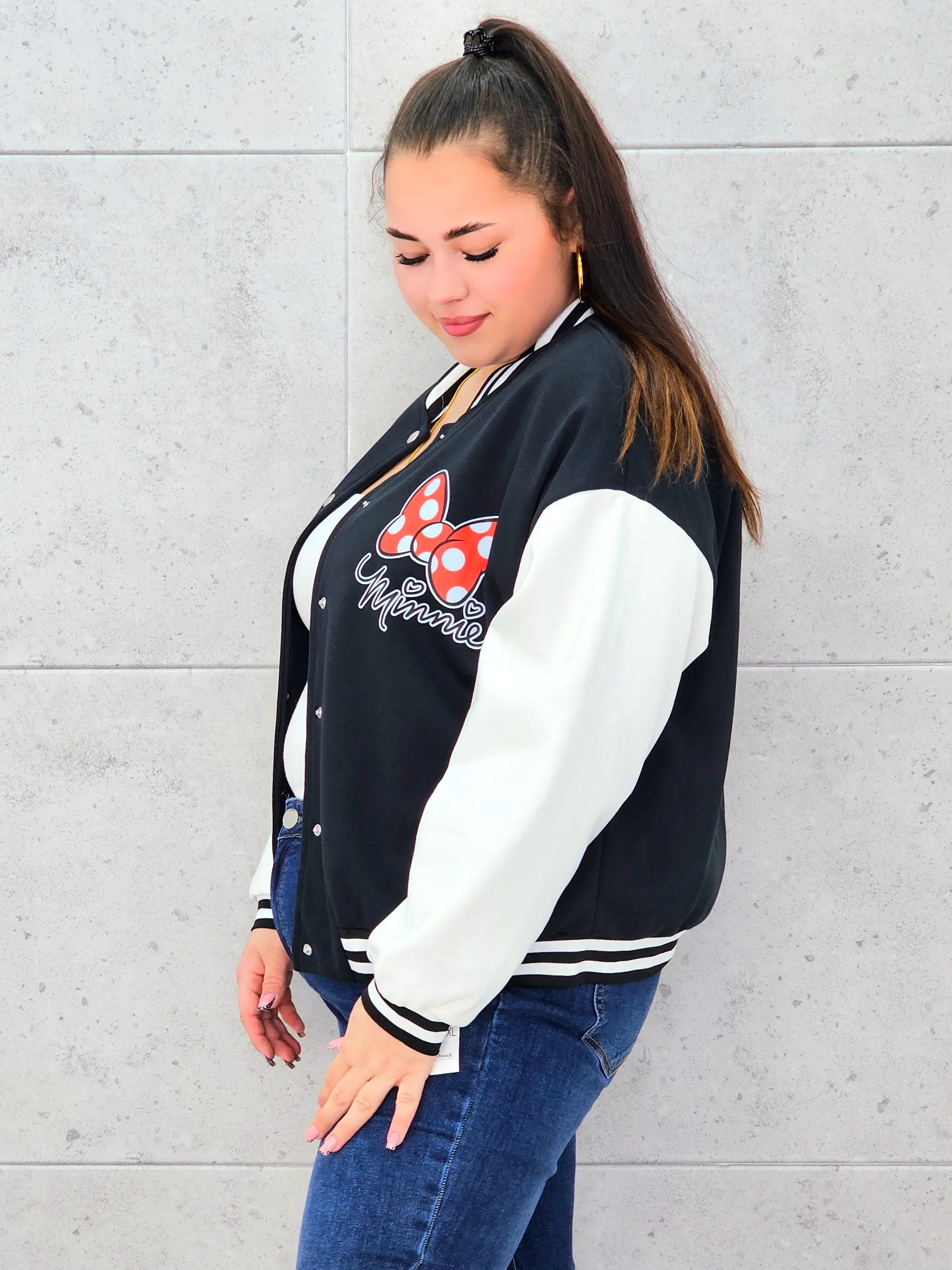 Bluza plus size Minnie czarna – sportowy styl w modzie XXL Stylowa XL